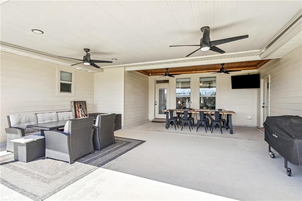 221 HIGHLAND CREST Drive