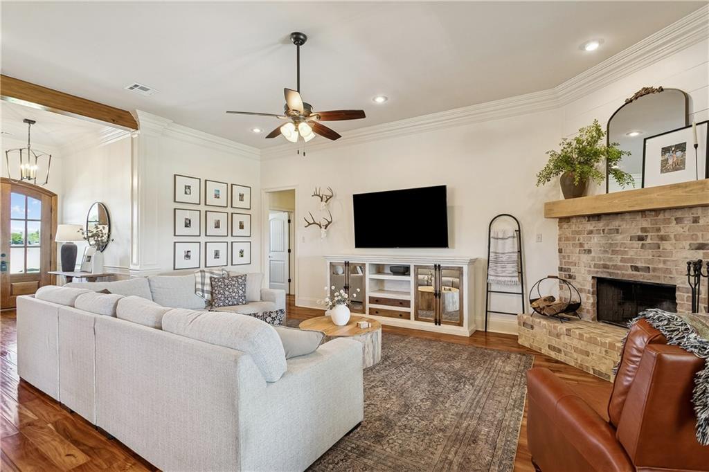 221 HIGHLAND CREST Drive