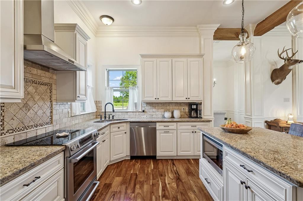 221 HIGHLAND CREST Drive