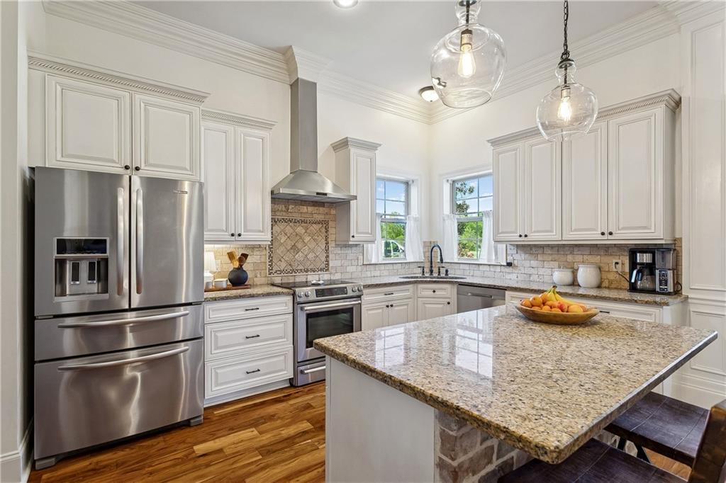 221 HIGHLAND CREST Drive