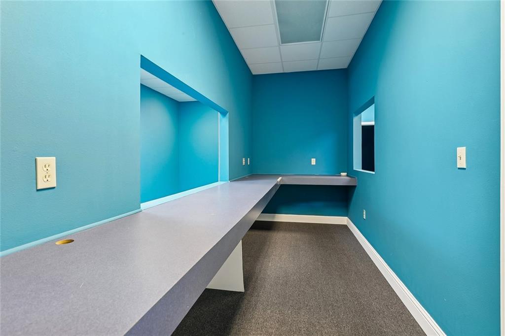 1373 CORPORATE SQUARE Boulevard