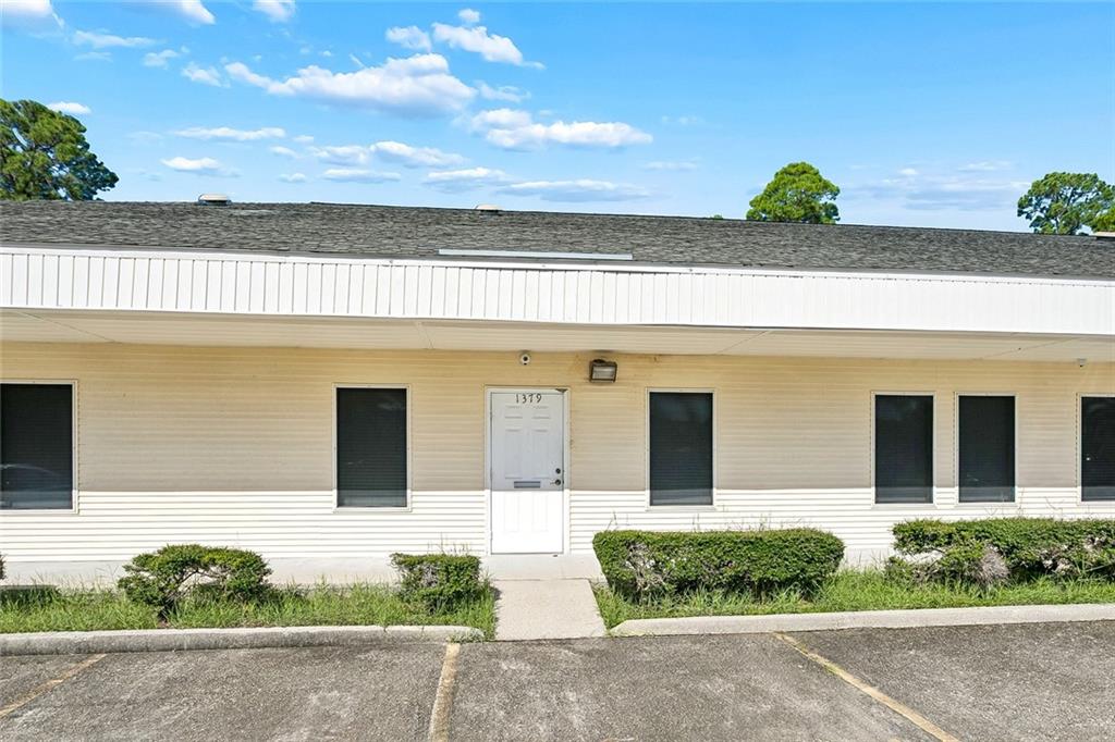 1373 CORPORATE SQUARE Boulevard