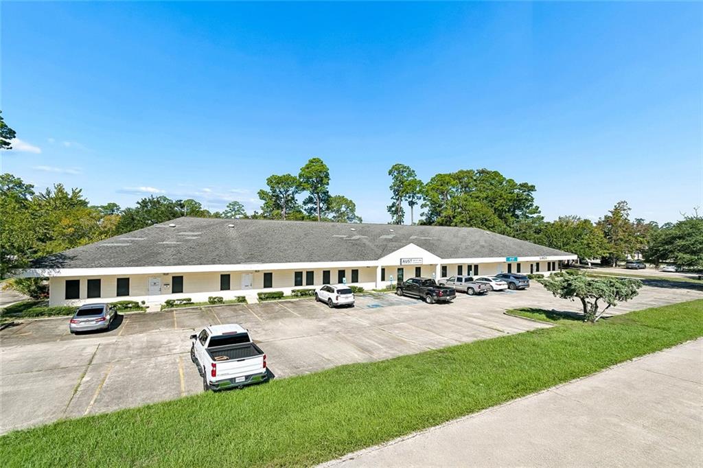 1379 CORPORATE SQUARE Boulevard