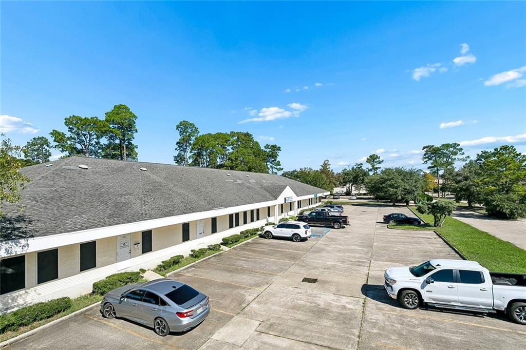 1379 CORPORATE SQUARE Boulevard