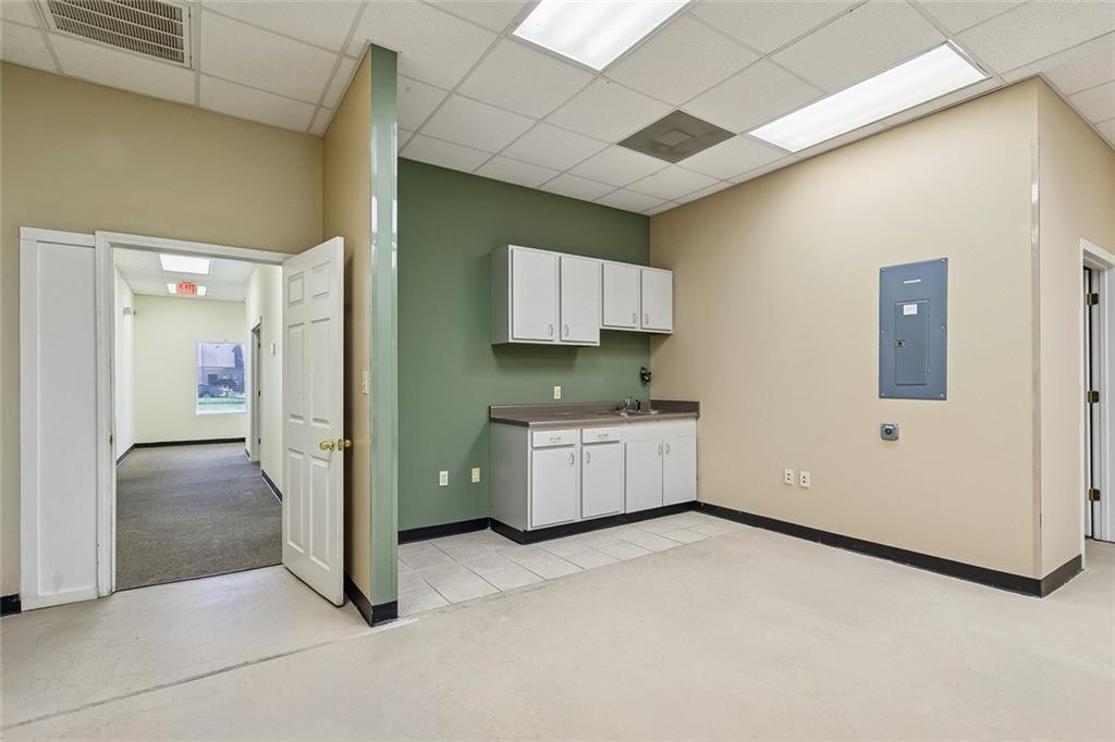 1381 CORPORATE SQUARE Boulevard