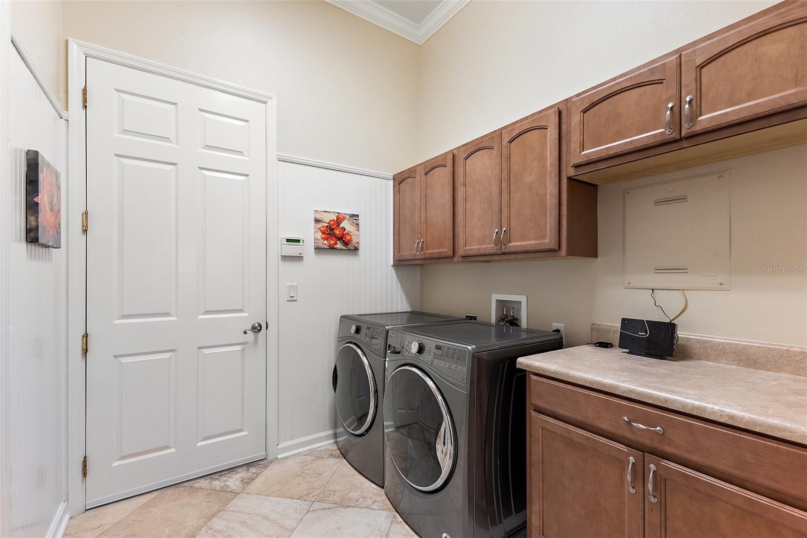 8809 BEACON HILL AVENUE