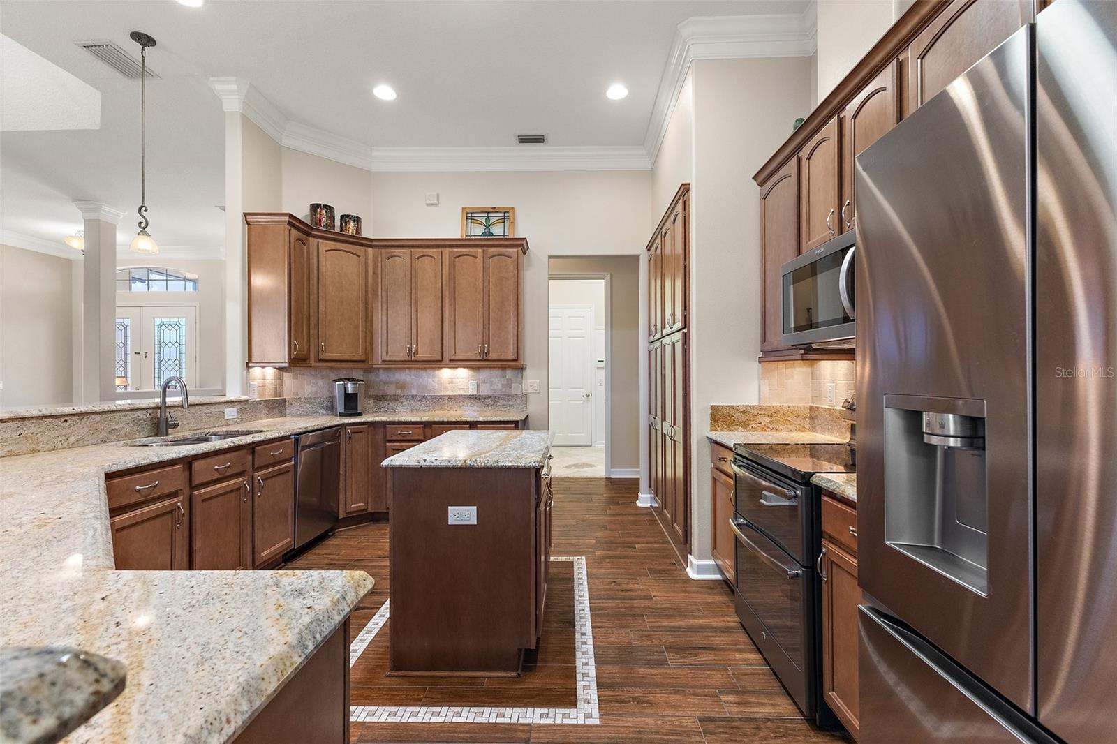 8809 BEACON HILL AVENUE