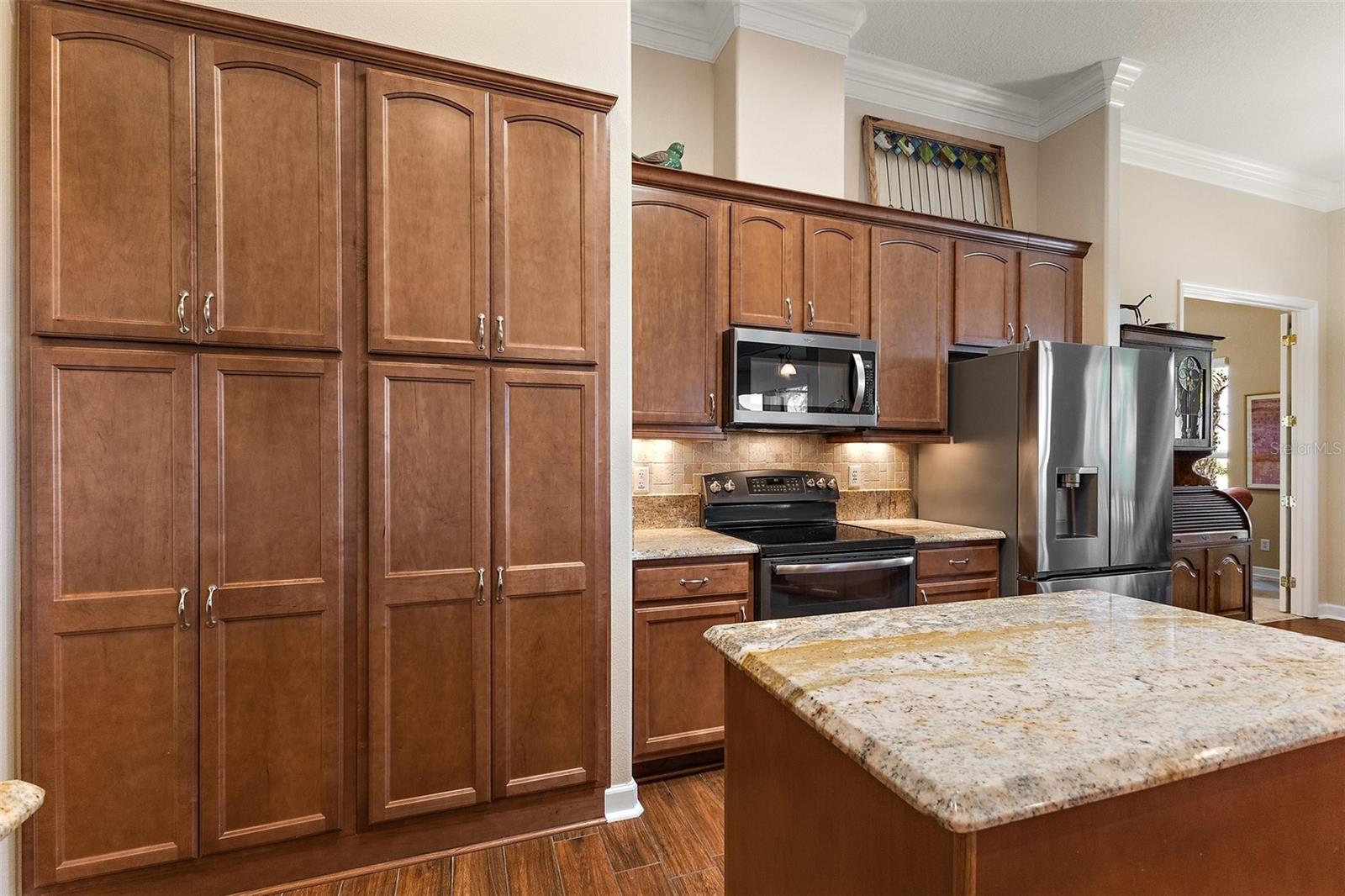 8809 BEACON HILL AVENUE