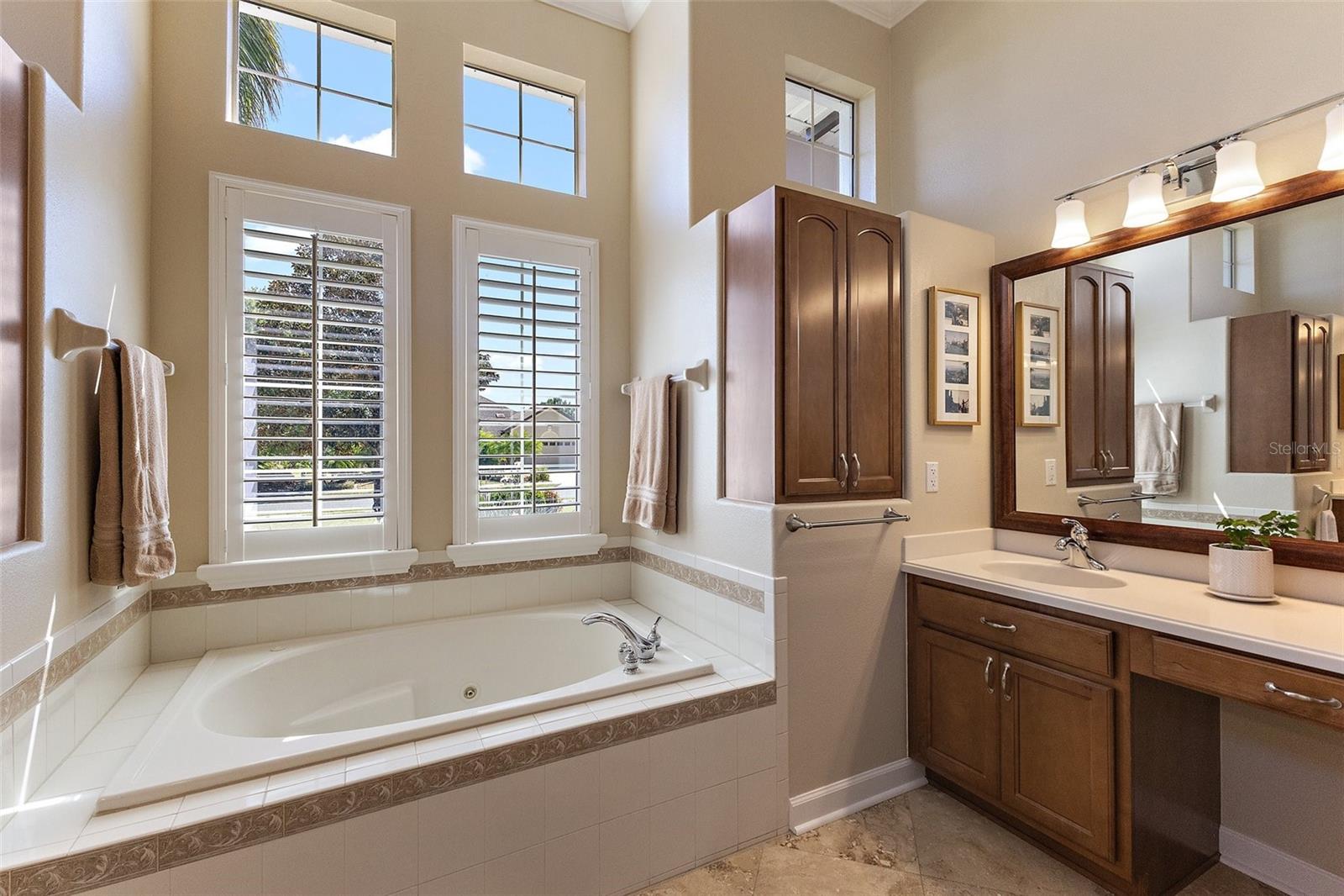 8809 BEACON HILL AVENUE