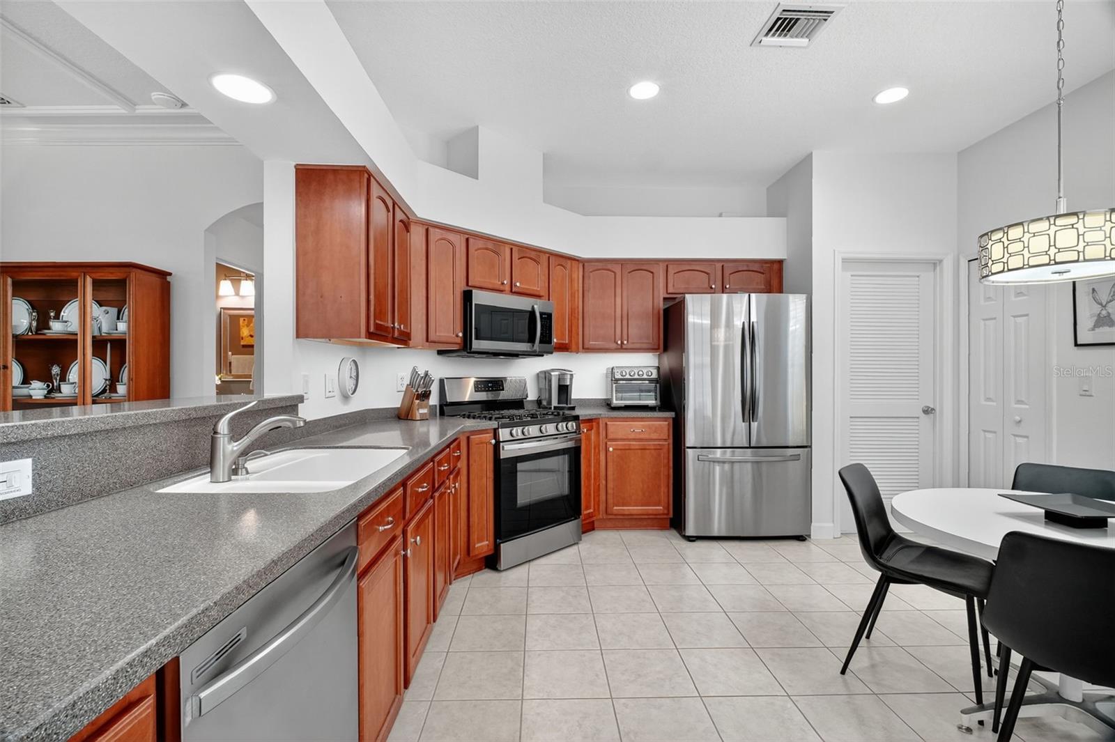 8252 BRIDGEPORT BAY CIRCLE