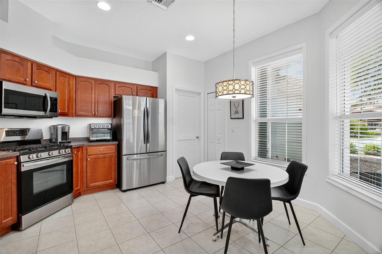 8252 BRIDGEPORT BAY CIRCLE