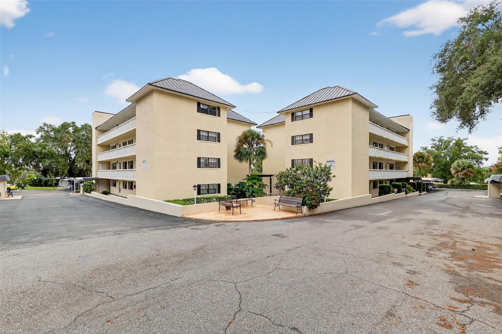 101 N GRANDVIEW ST #210