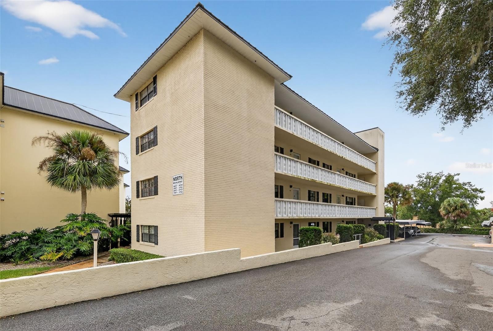 101 N GRANDVIEW ST #210
