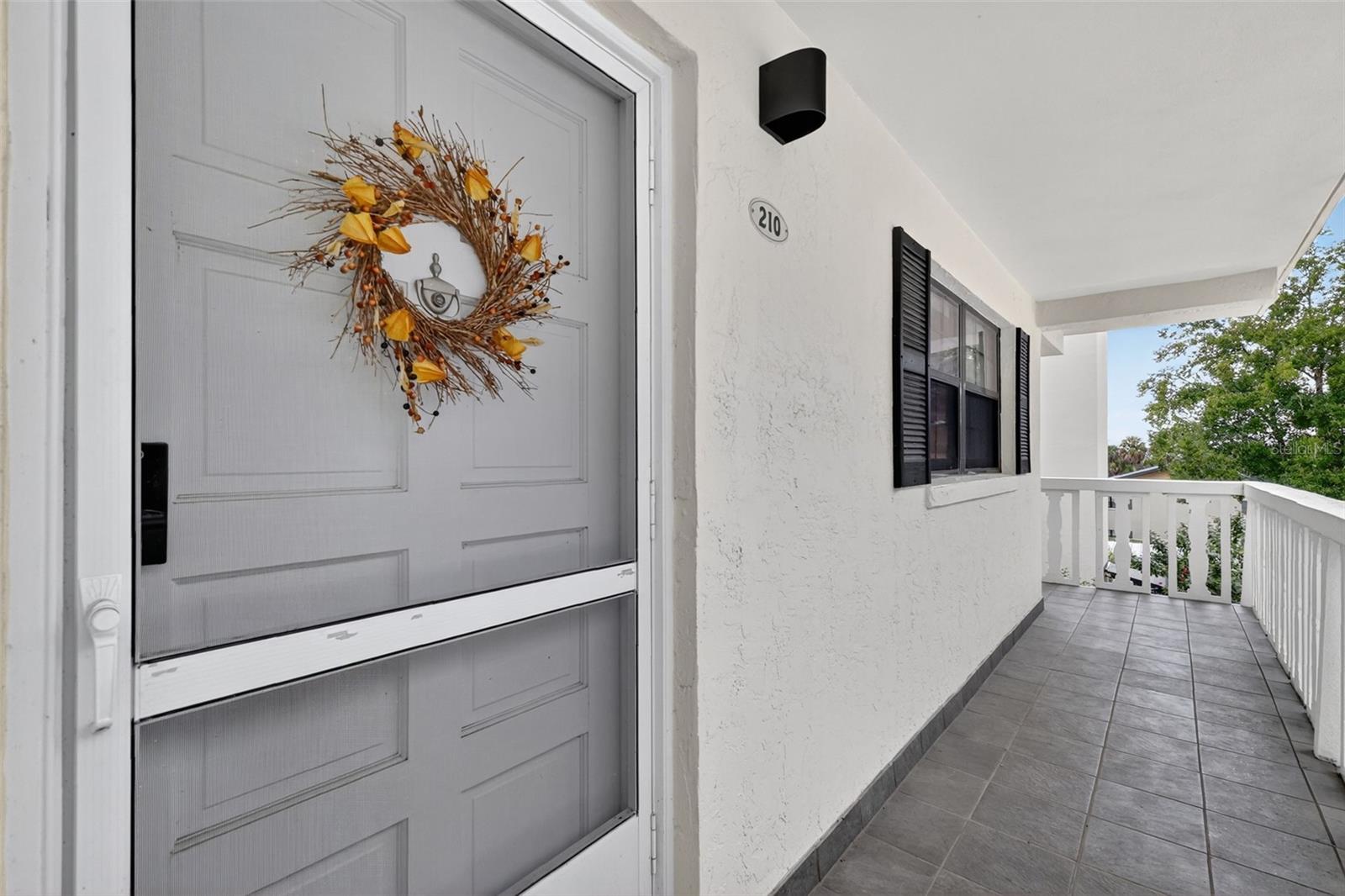 101 N GRANDVIEW ST #210