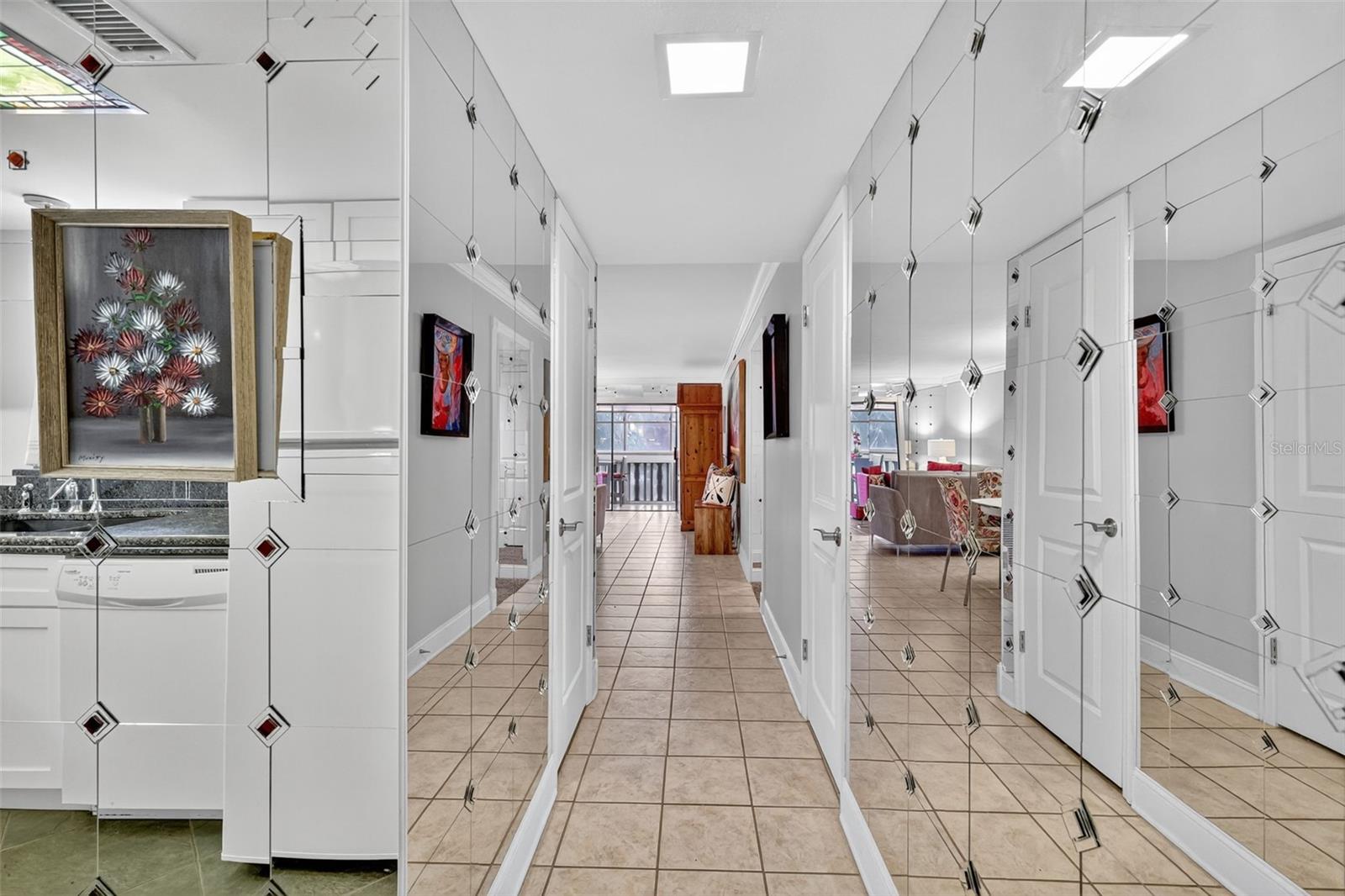 101 N GRANDVIEW ST #210