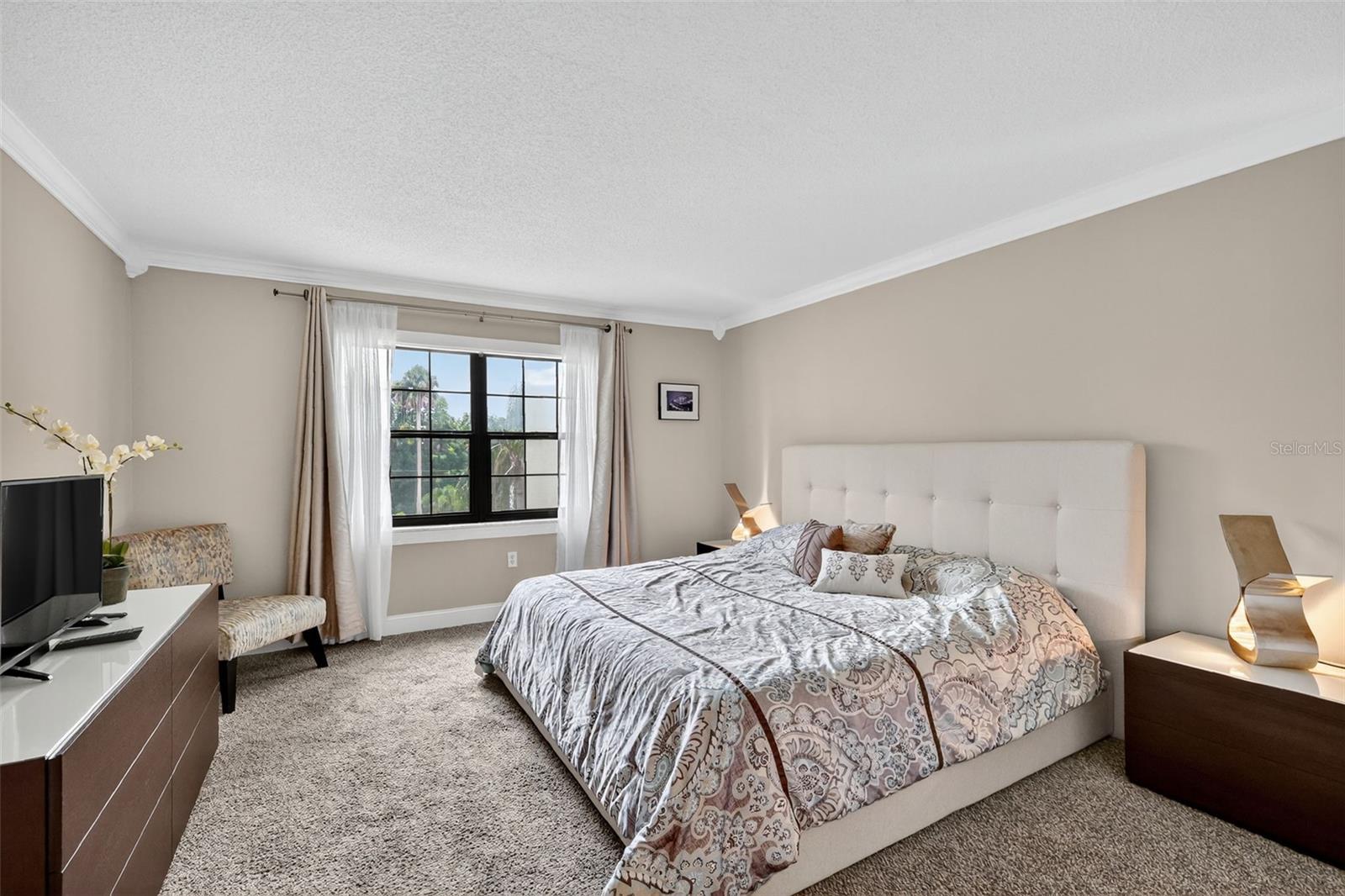 101 N GRANDVIEW ST #210