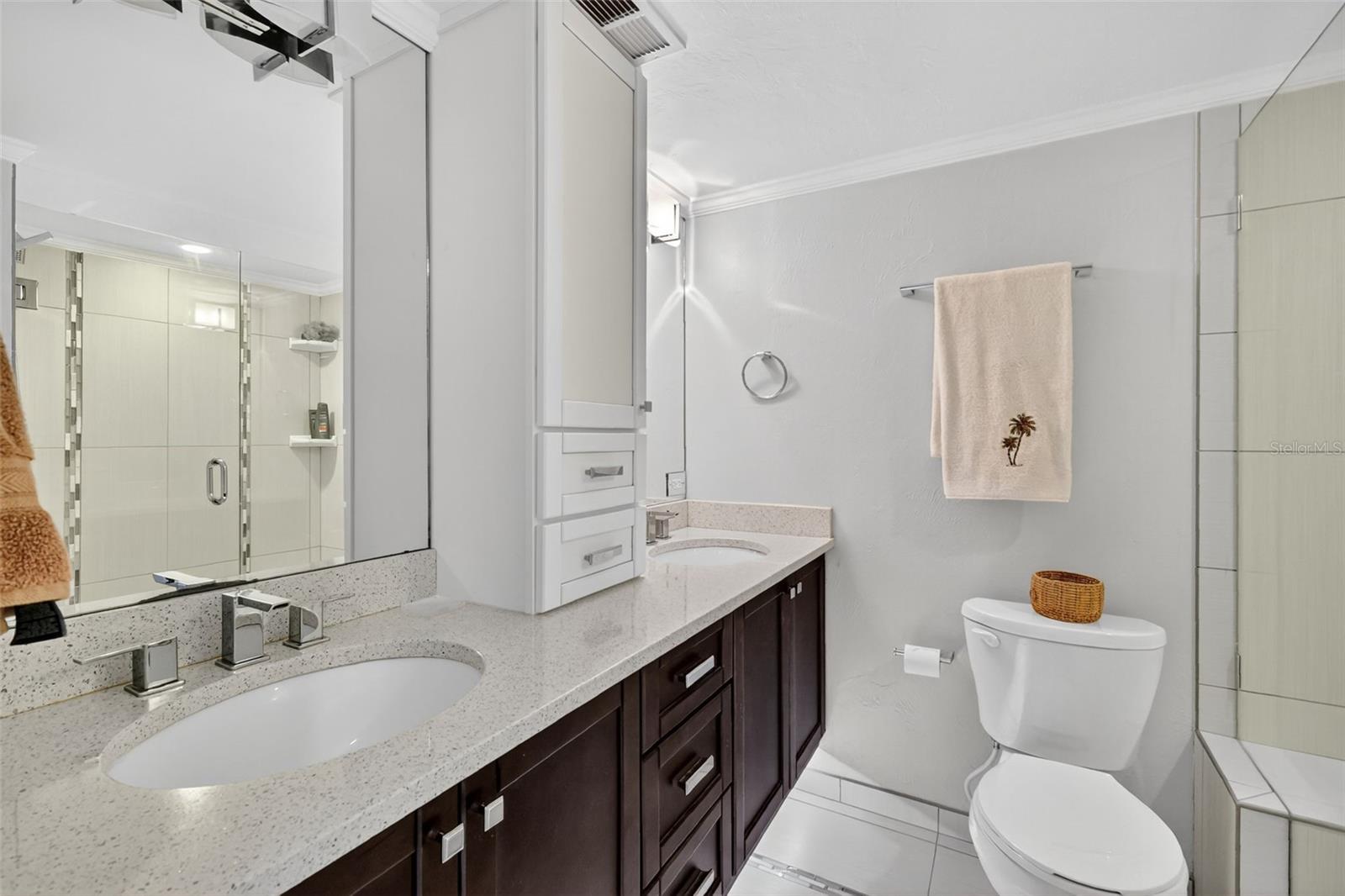101 N GRANDVIEW ST #210