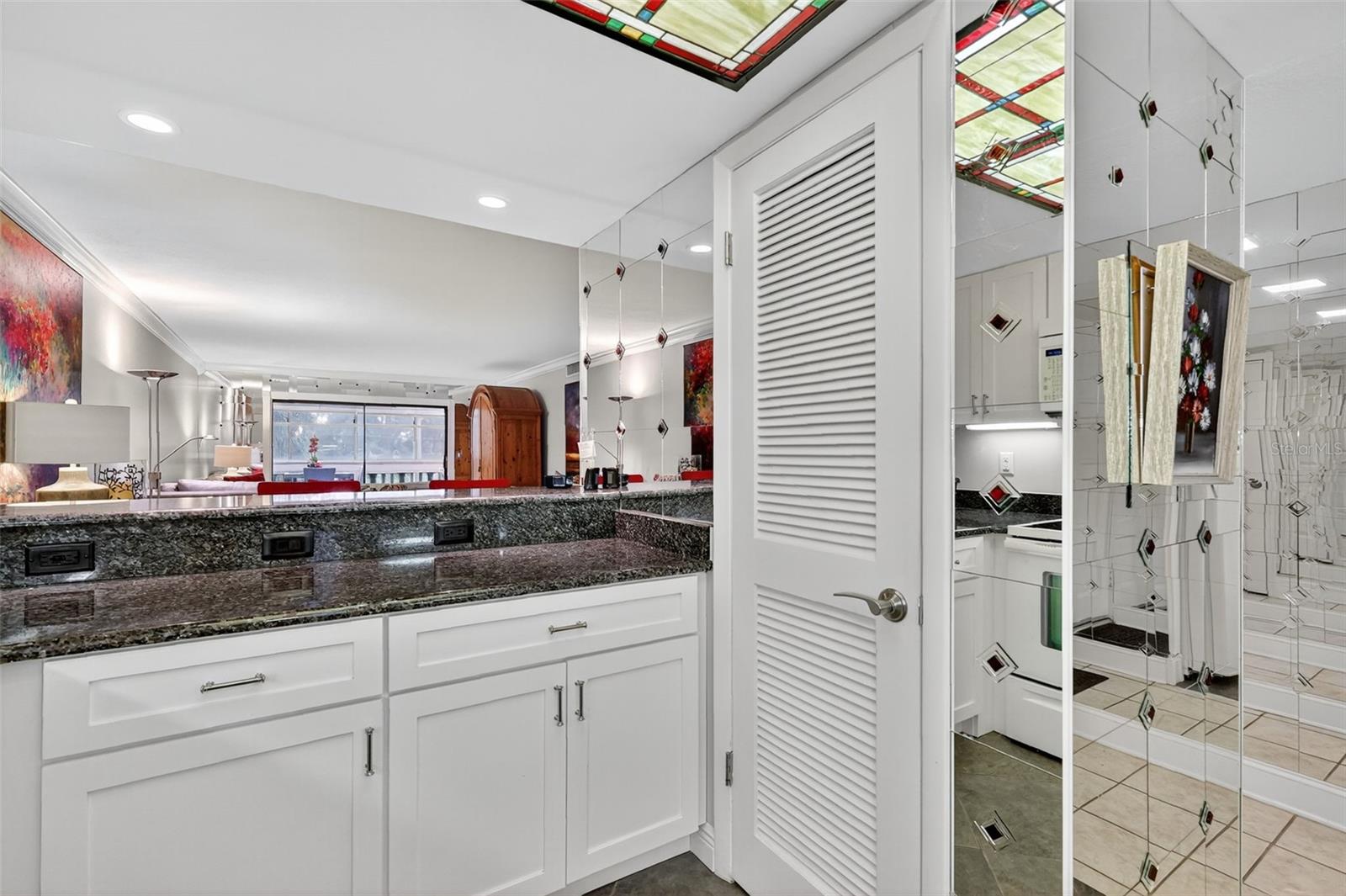 101 N GRANDVIEW ST #210