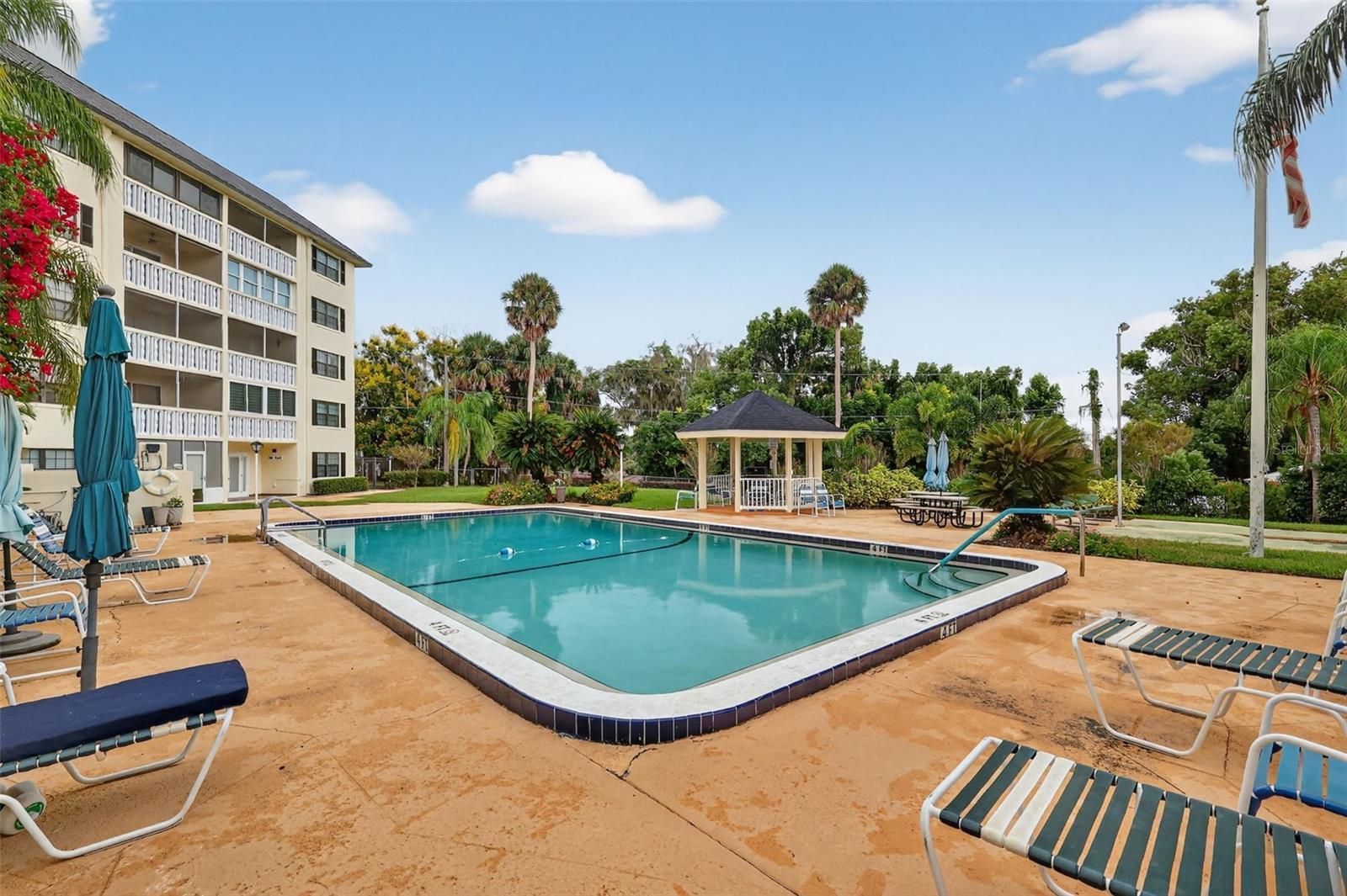 101 N GRANDVIEW ST #210
