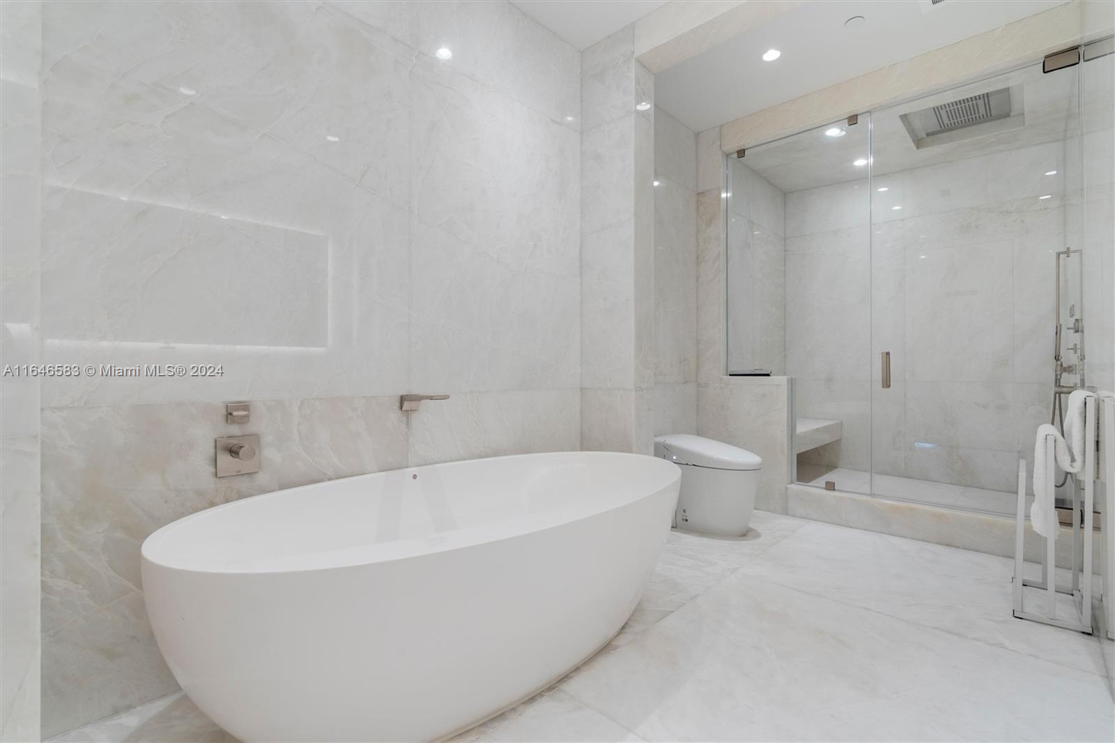17901 Collins Ave # 4106