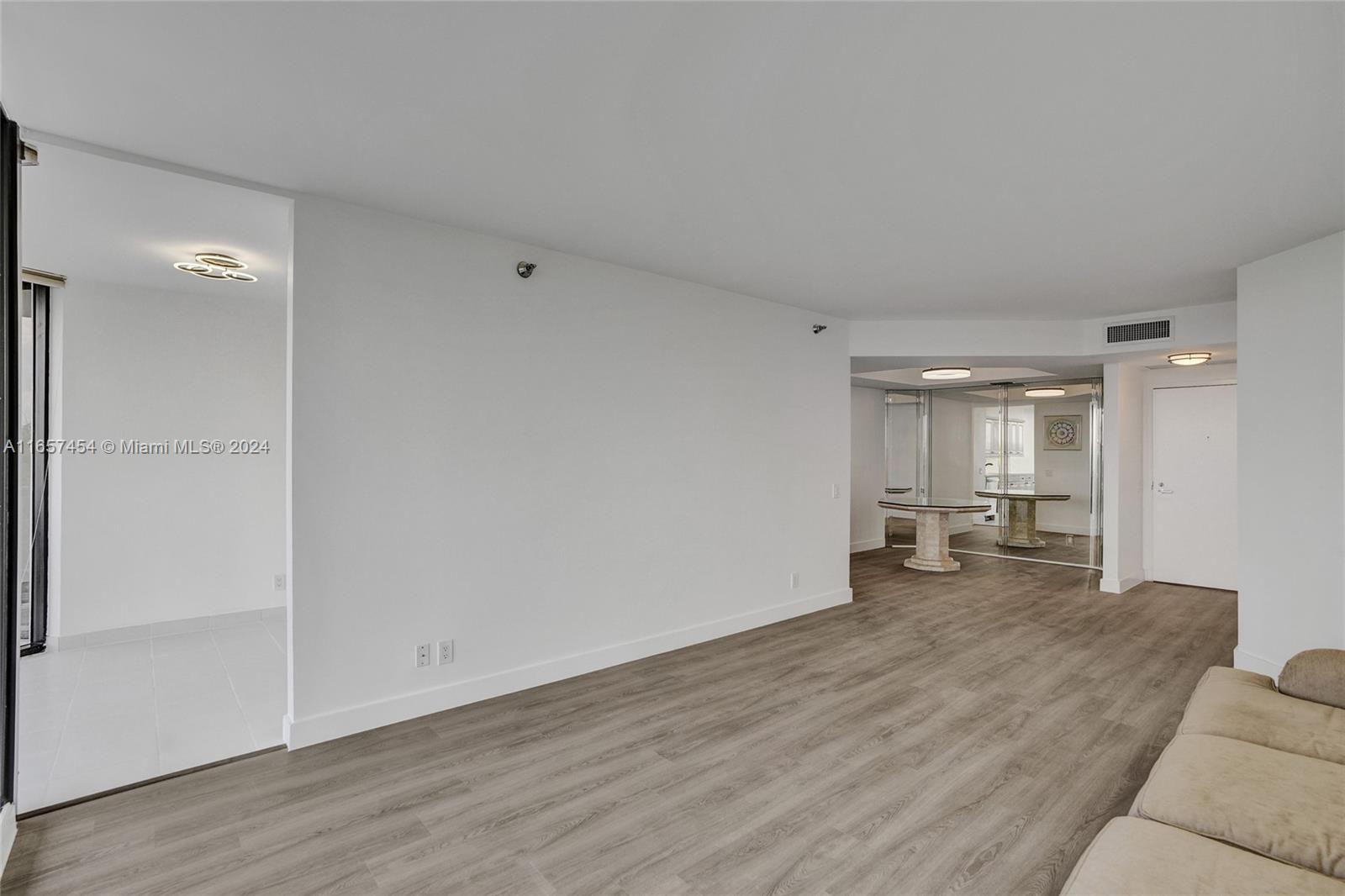 3640 Yacht Club Dr # 404