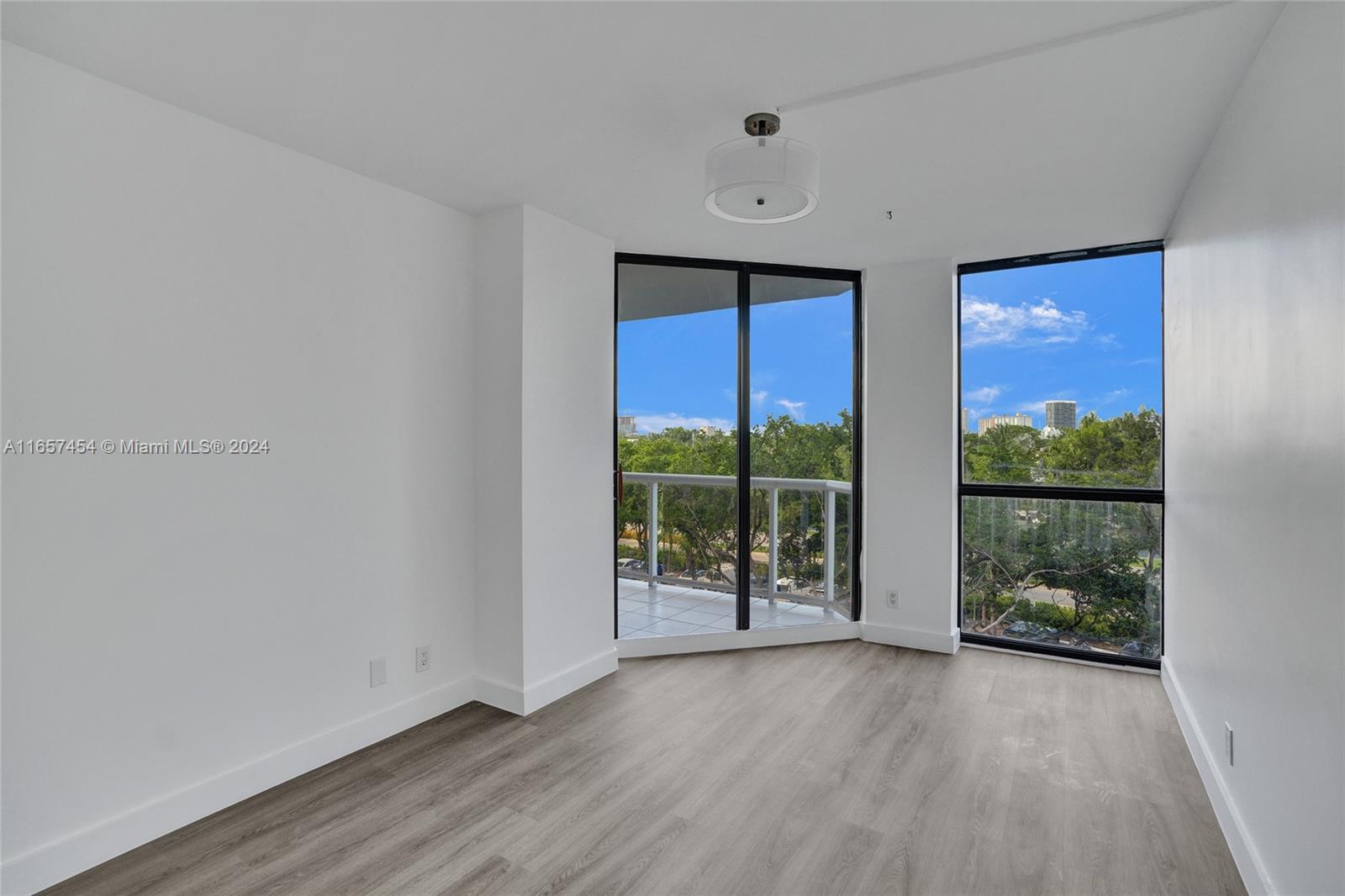 3640 Yacht Club Dr # 404