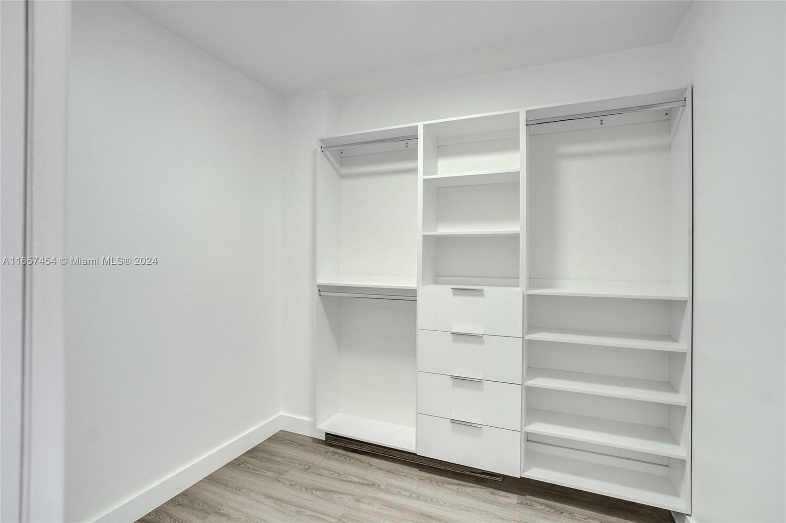 3640 Yacht Club Dr # 404