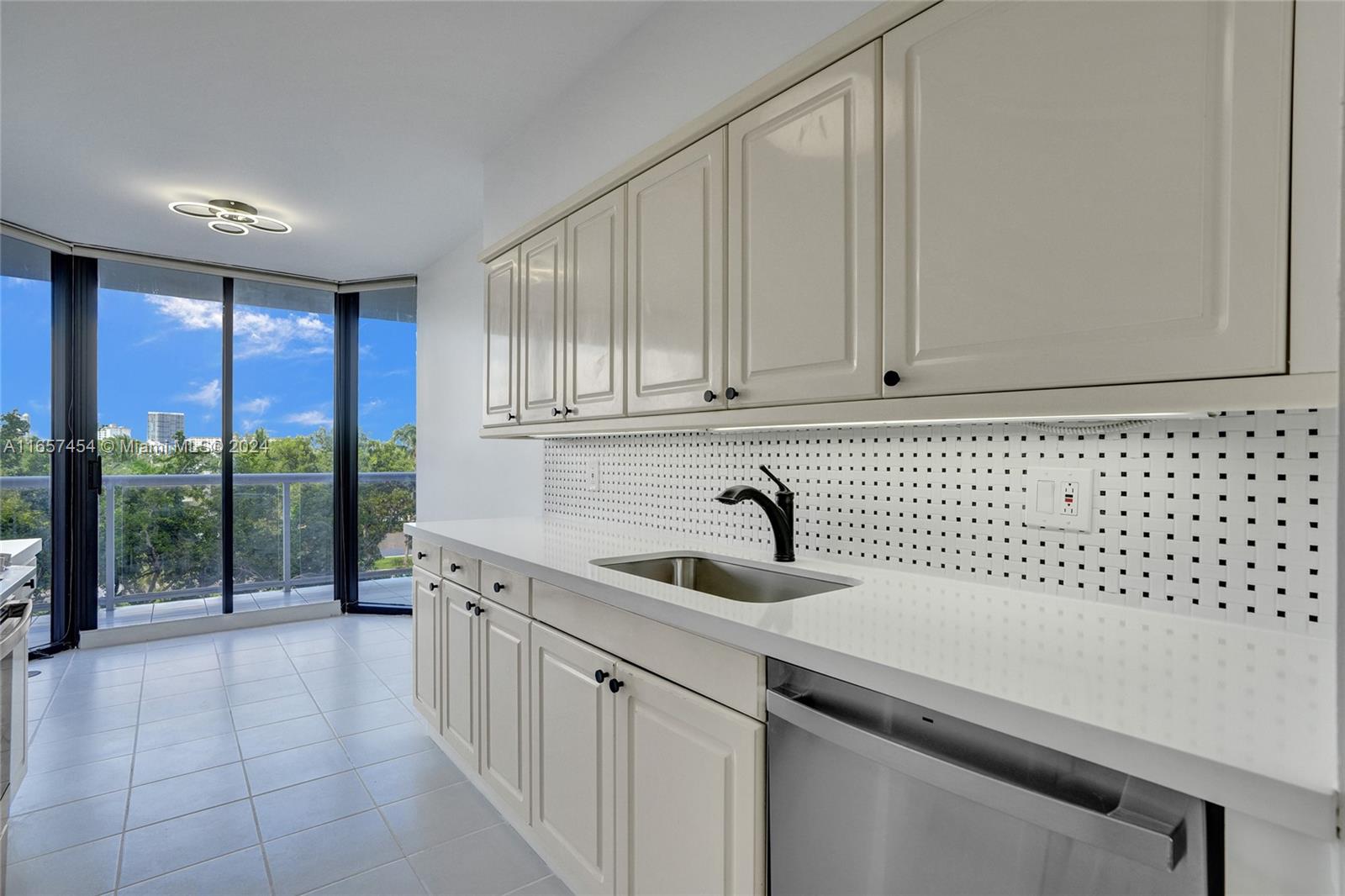 3640 Yacht Club Dr # 404