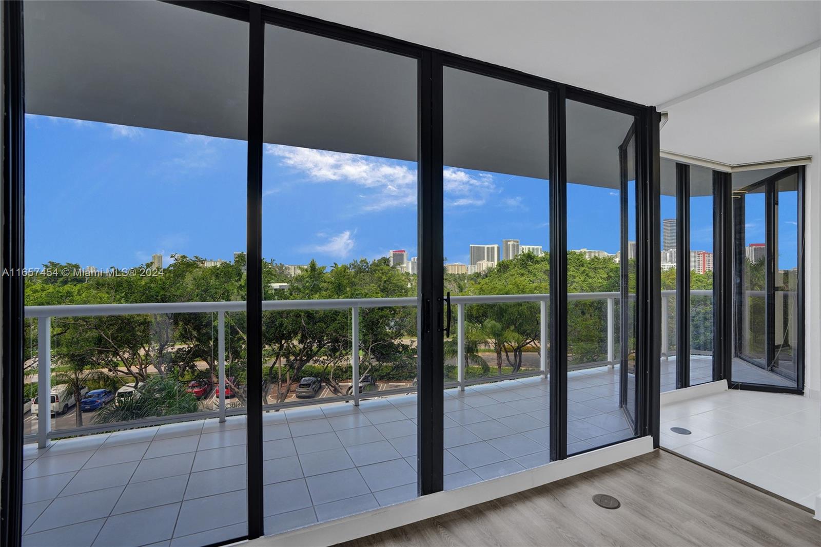 3640 Yacht Club Dr # 404