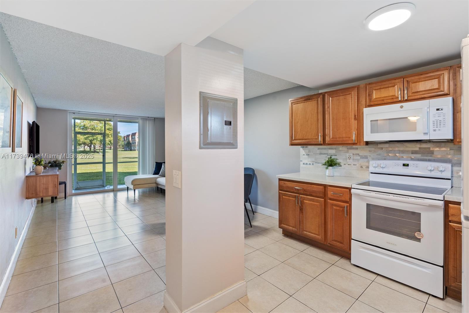 9761 Sunrise Lakes Blvd Unit: 107