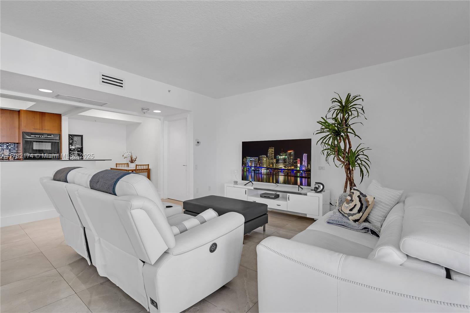 1500 Ocean Dr # 505