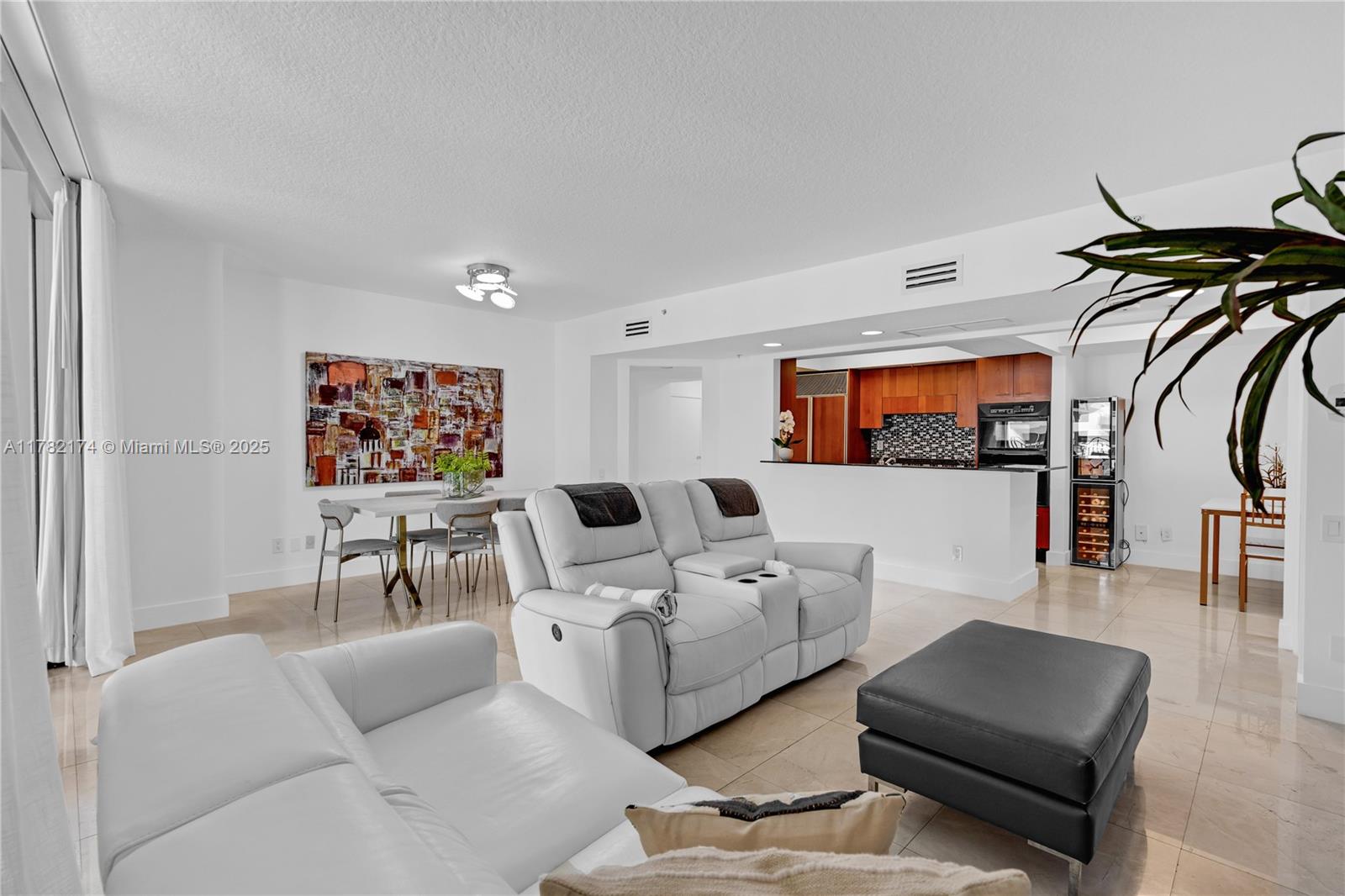 1500 Ocean Dr # 505