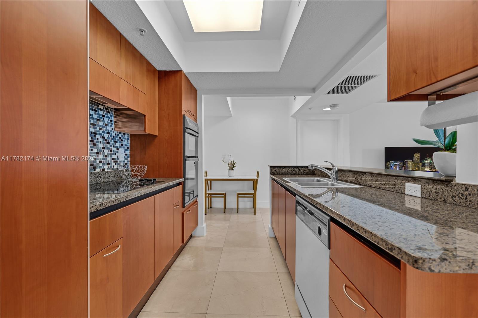 1500 Ocean Dr # 505