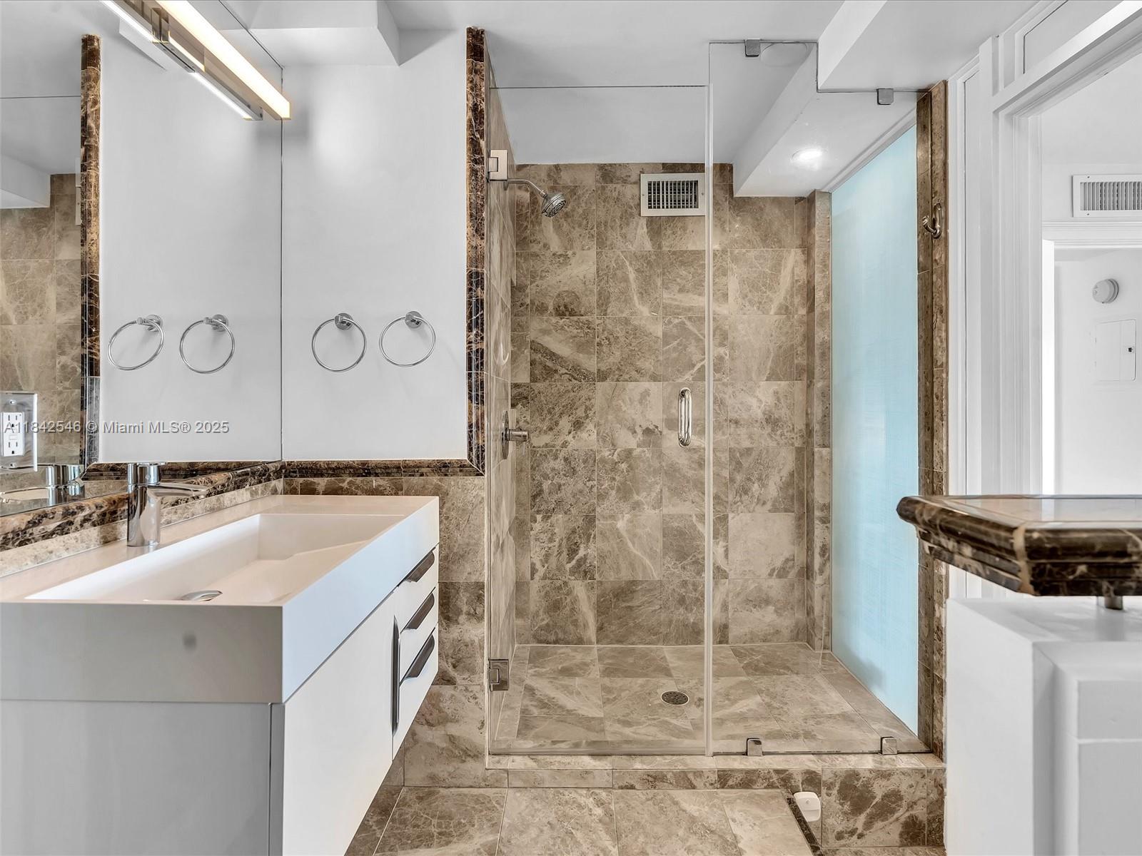 1881 Washington Ave # 10G