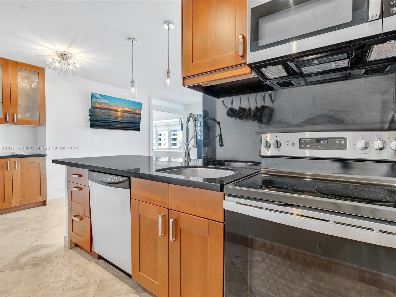 1881 Washington Ave # 10G