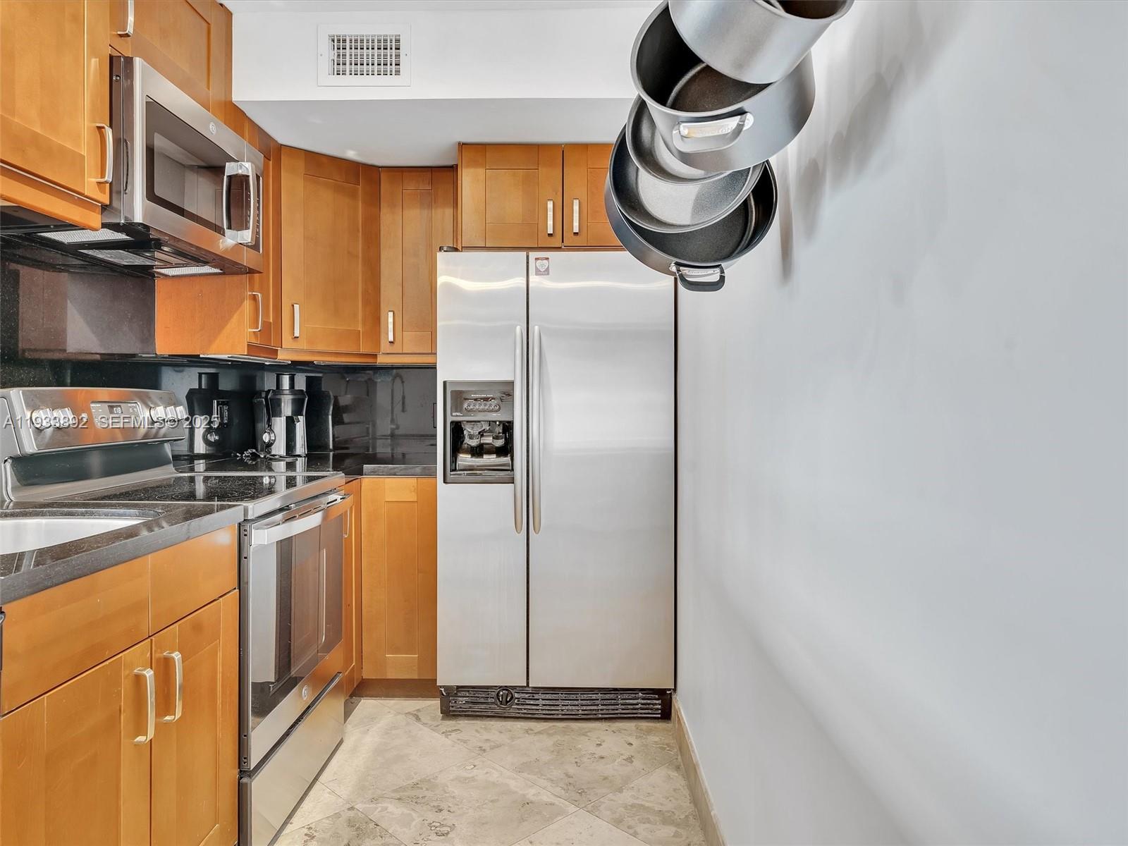 1881 Washington Ave # 10G