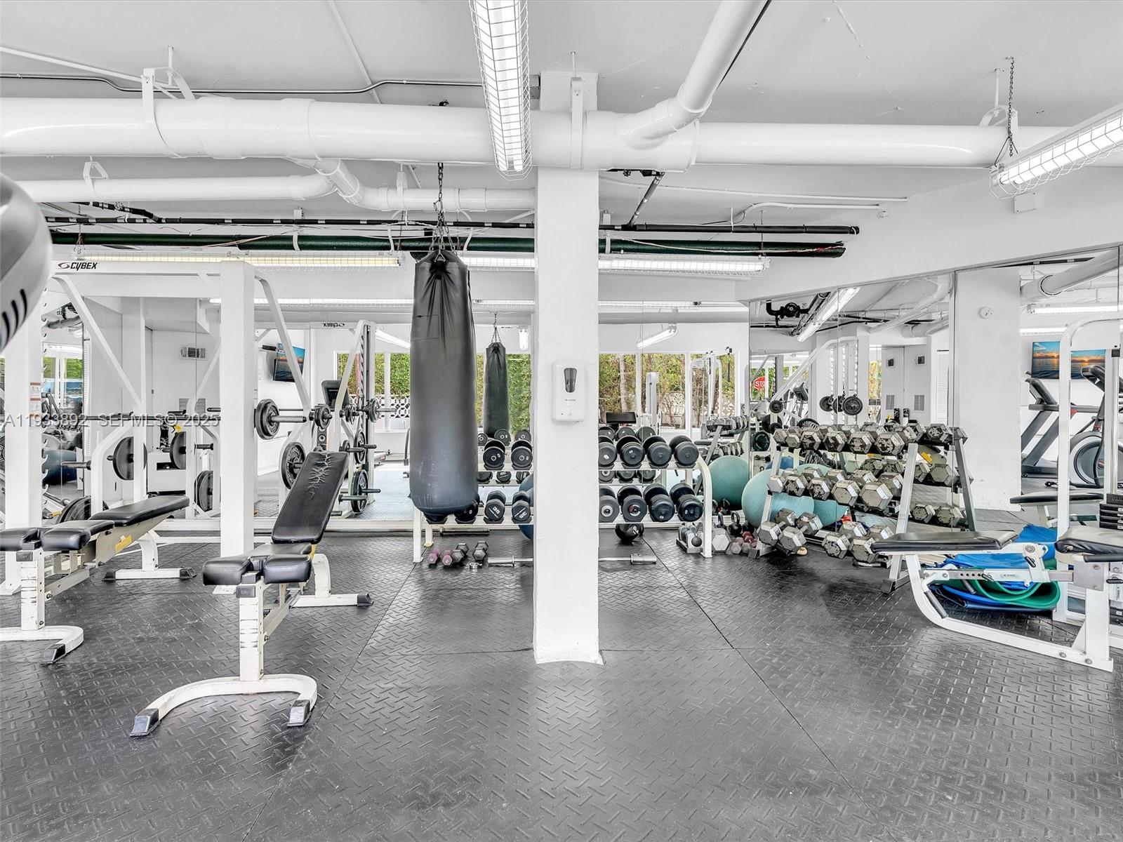 1881 Washington Ave # 10G