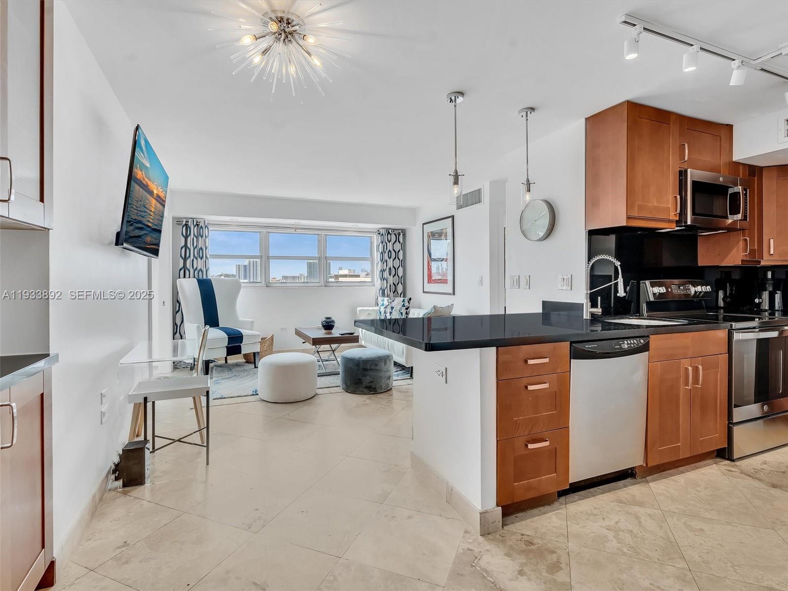 1881 Washington Ave # 10G