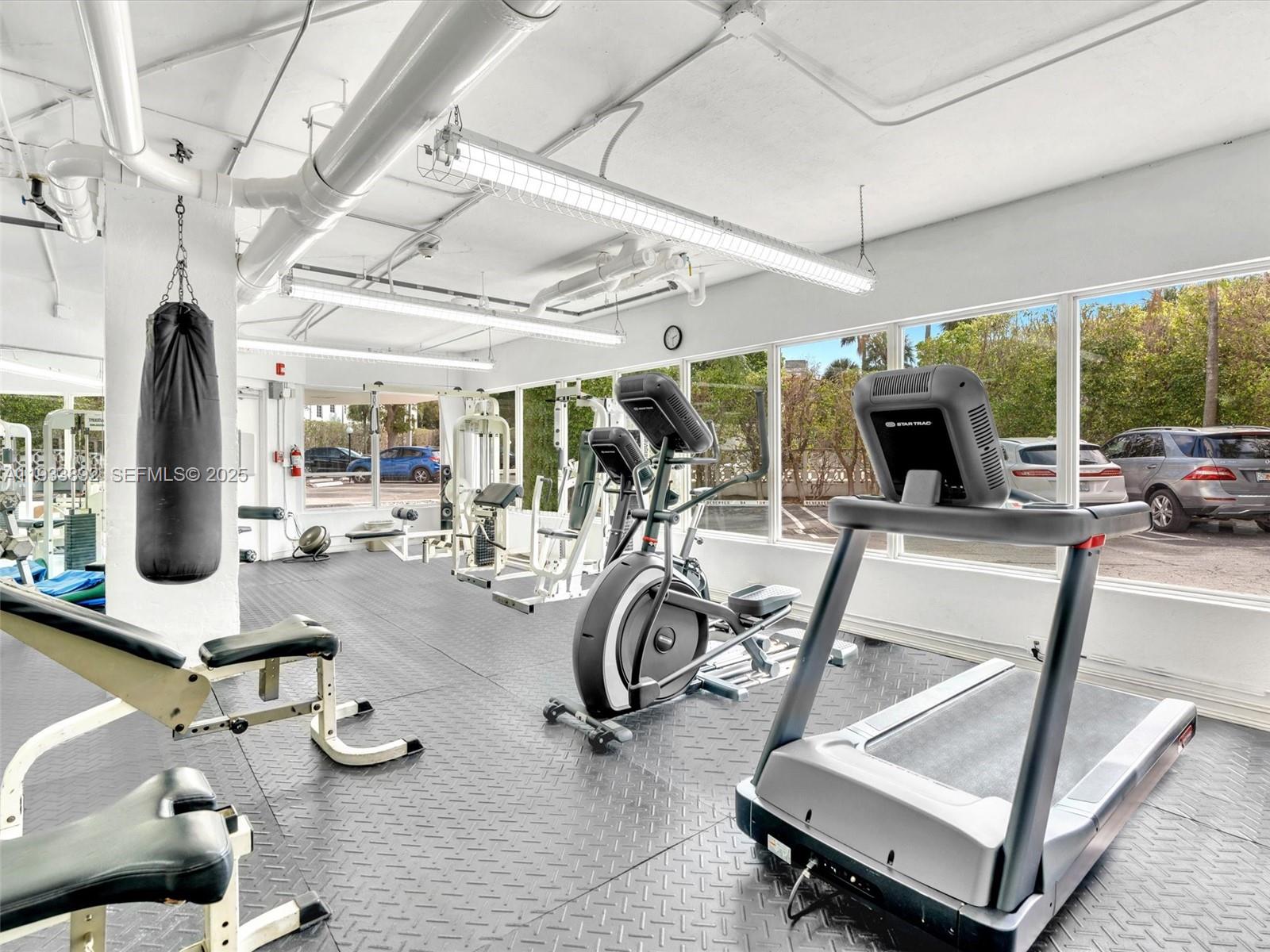 1881 Washington Ave # 10G