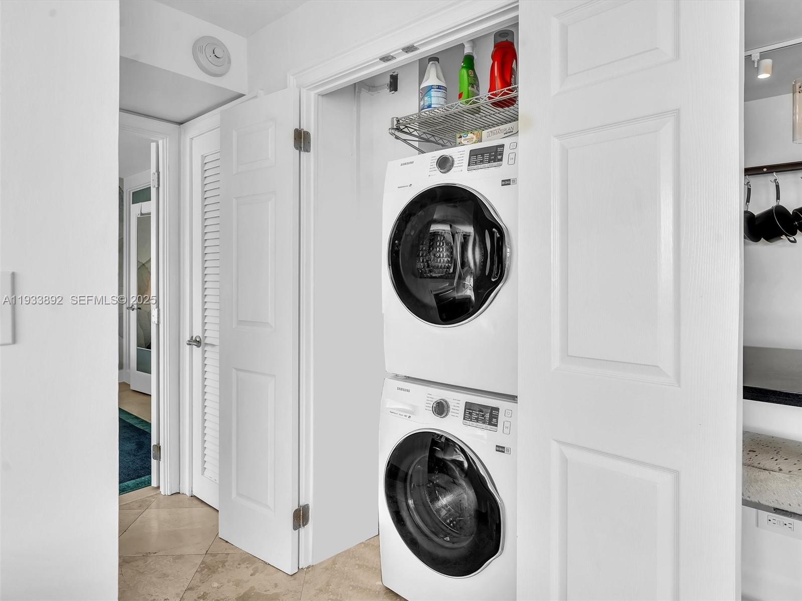 1881 Washington Ave # 10G