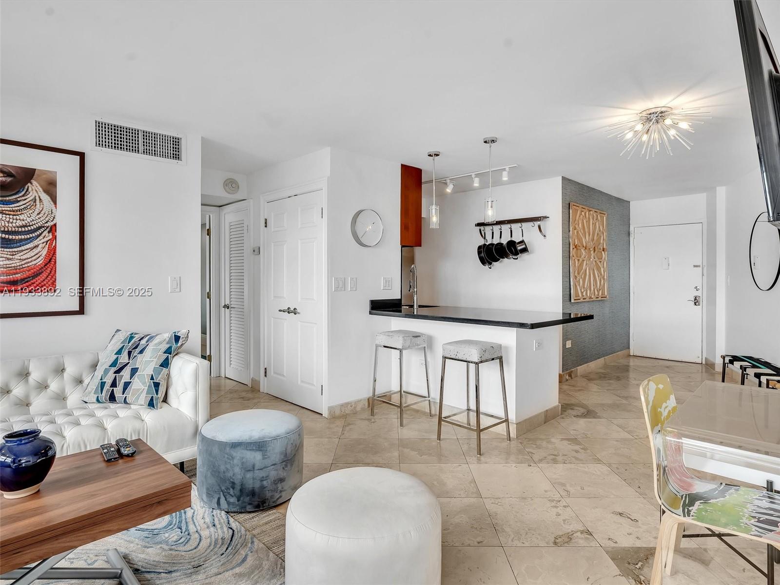 1881 Washington Ave # 10G