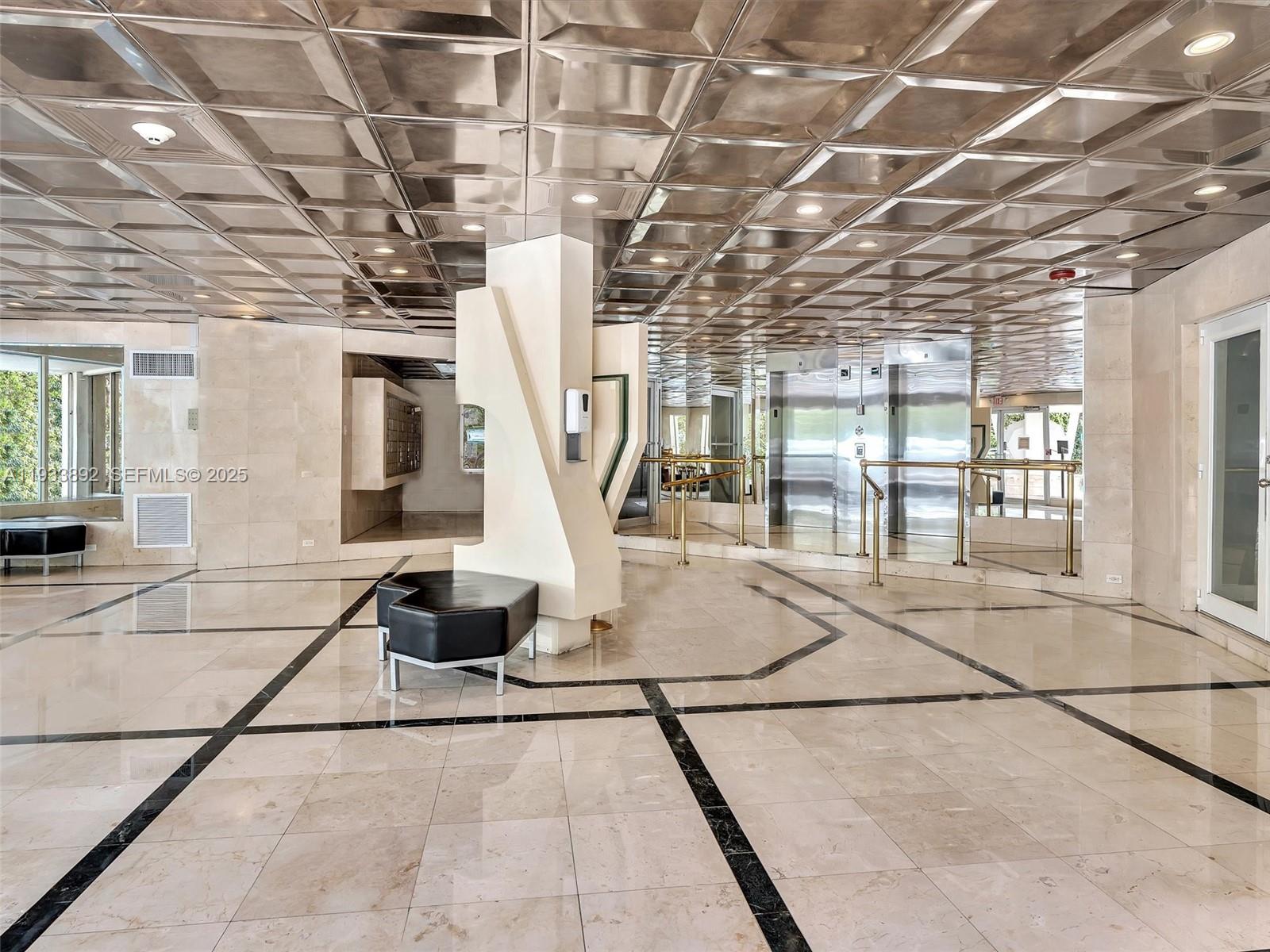 1881 Washington Ave # 10G