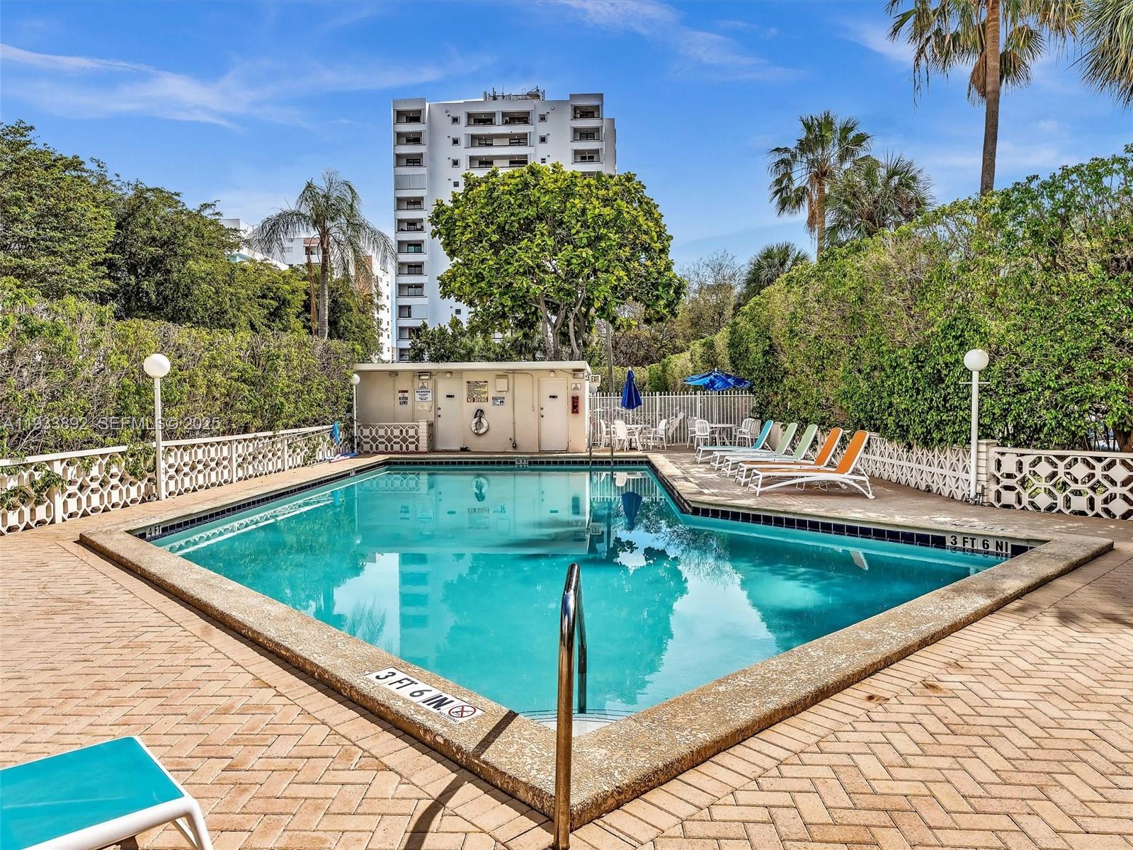 1881 Washington Ave # 10G