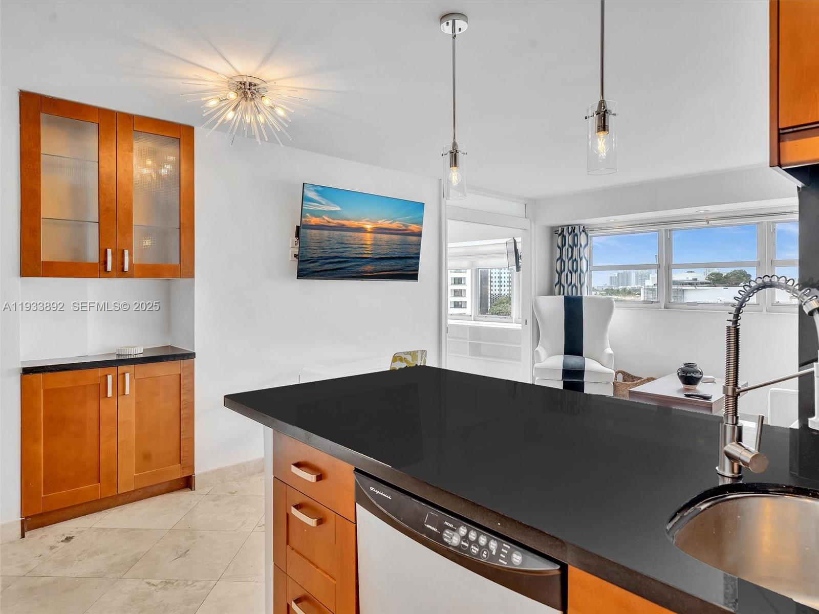 1881 Washington Ave # 10G