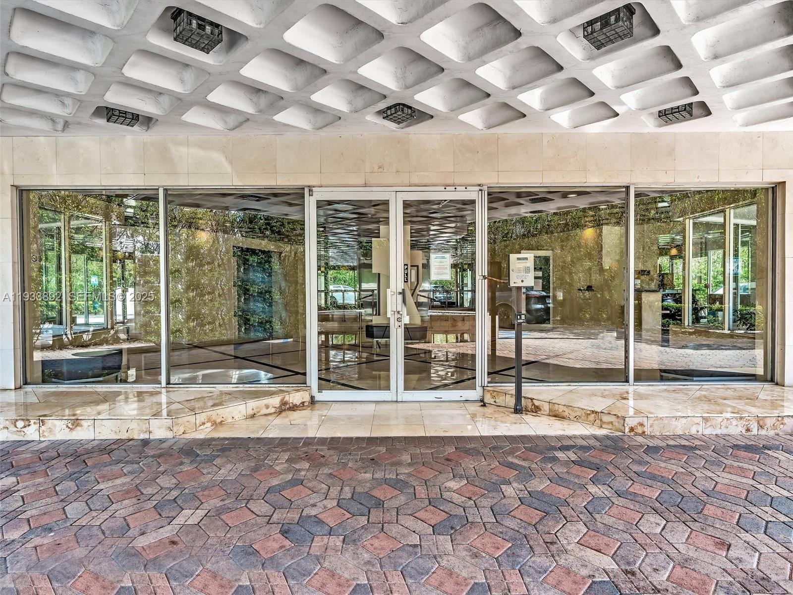 1881 Washington Ave # 10G