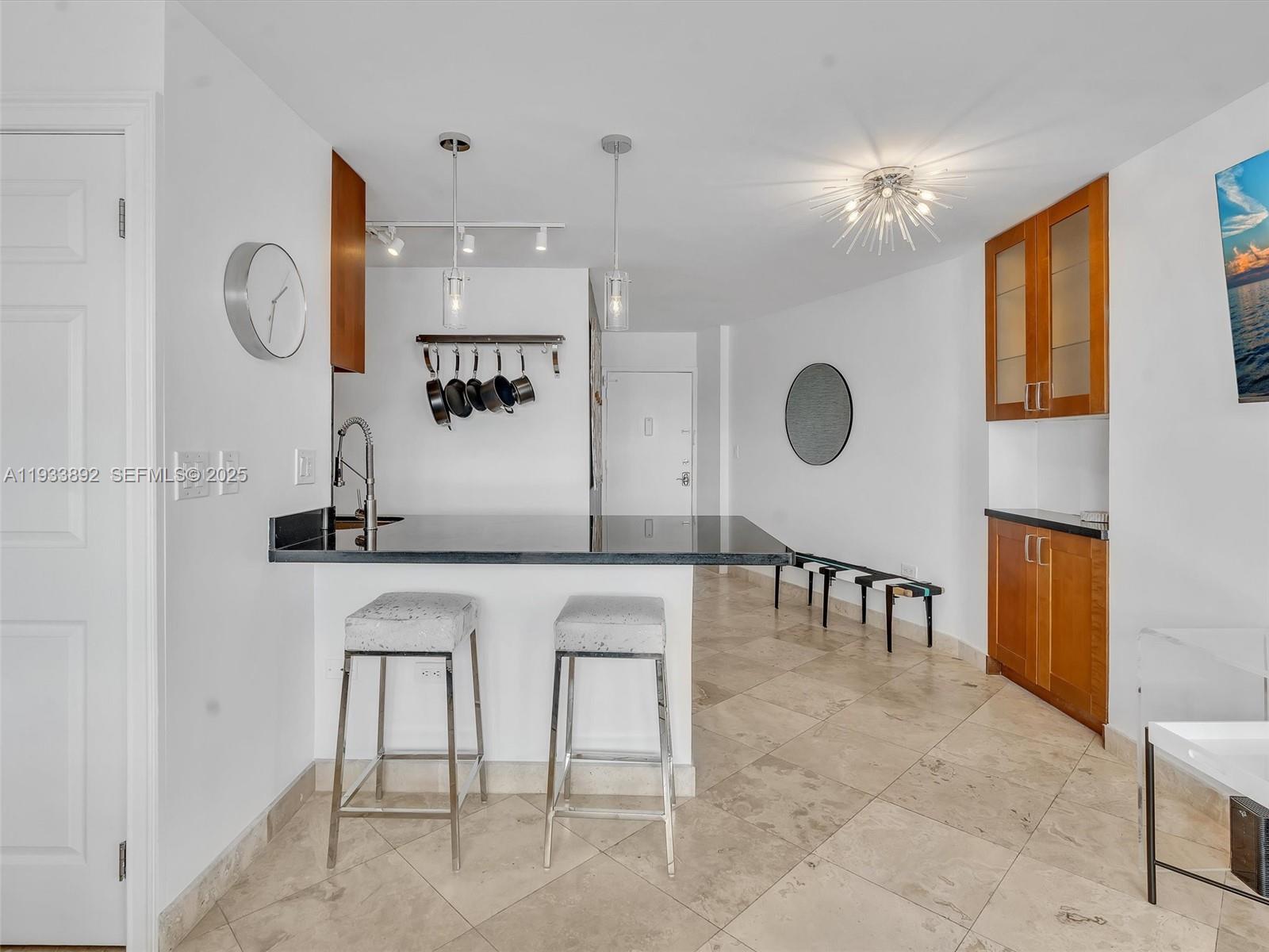 1881 Washington Ave # 10G