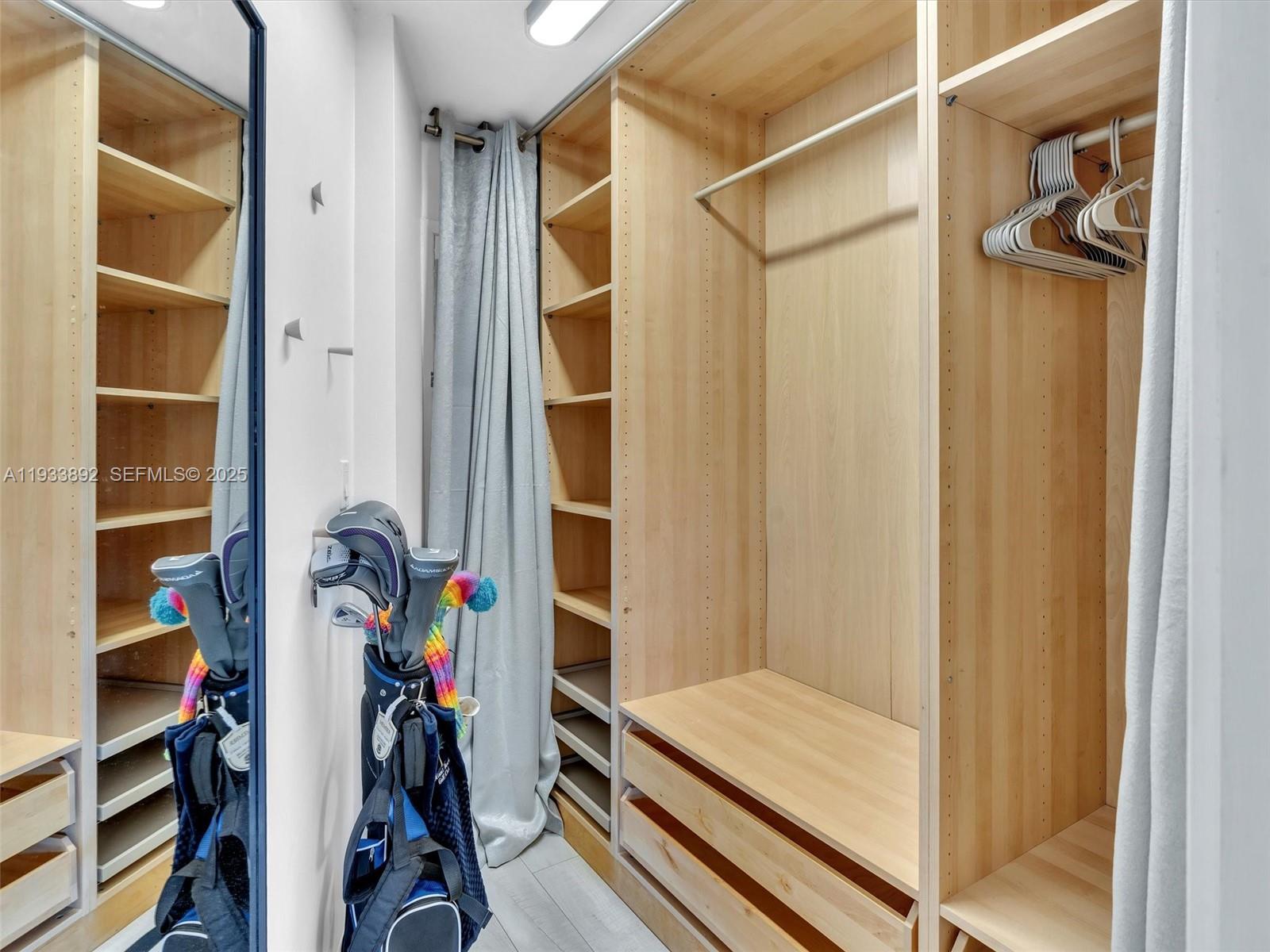 1881 Washington Ave # 10G