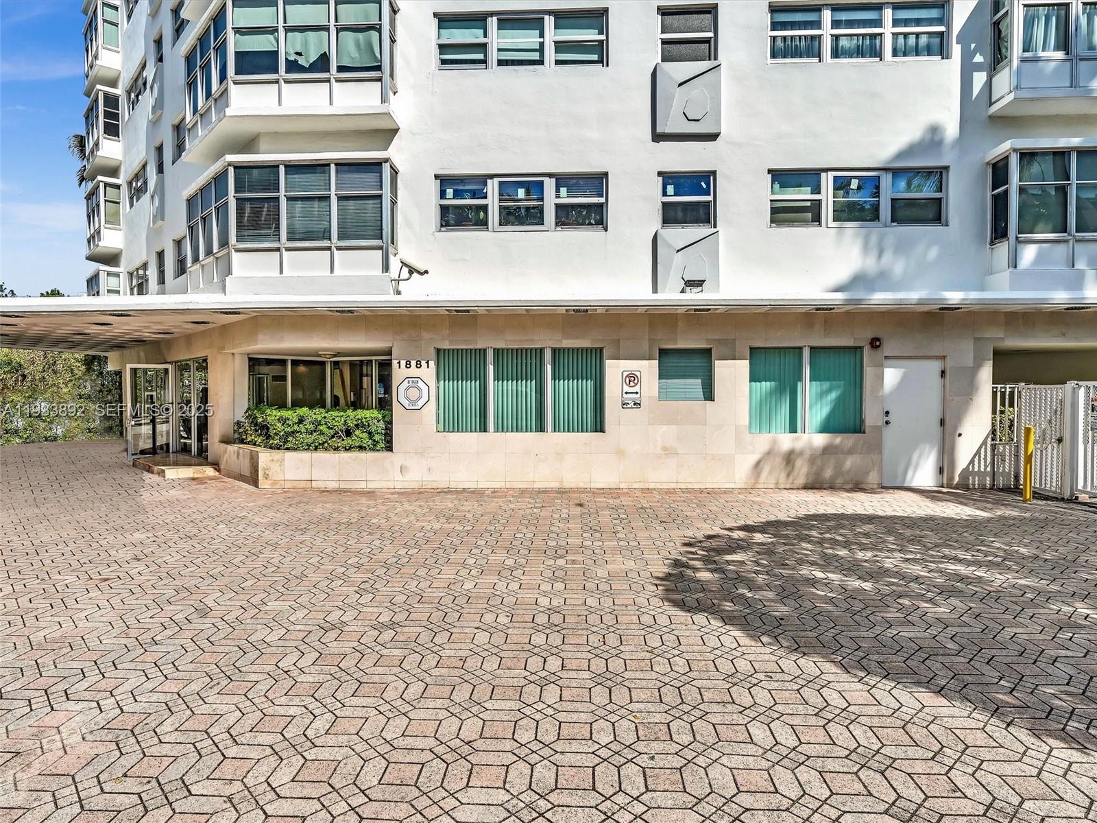 1881 Washington Ave # 10G