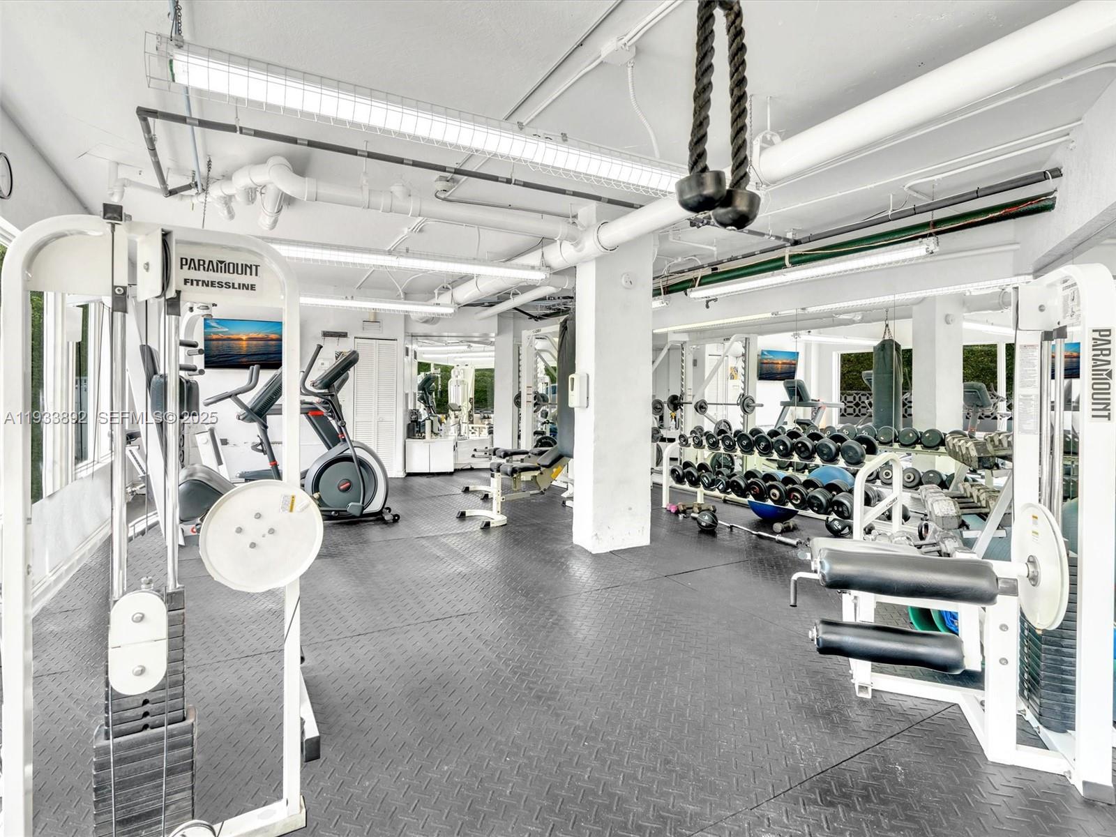 1881 Washington Ave # 10G