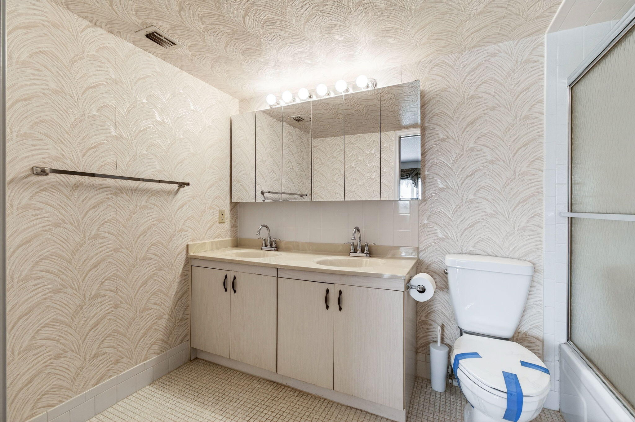 2902 Victoria Circle J-2